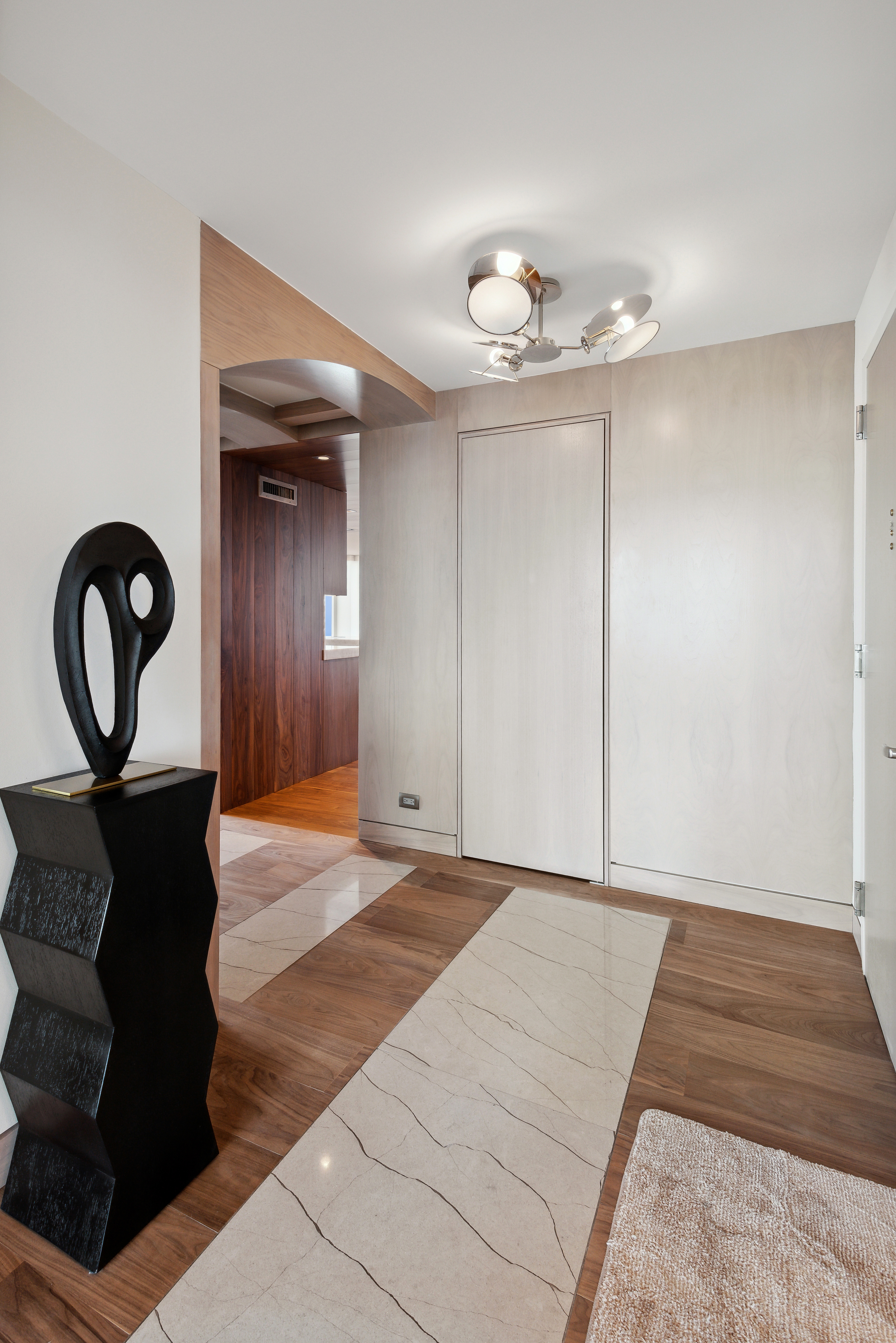  Absolutely Stunning, Penthouse Level Furnished Condo - 物件實景