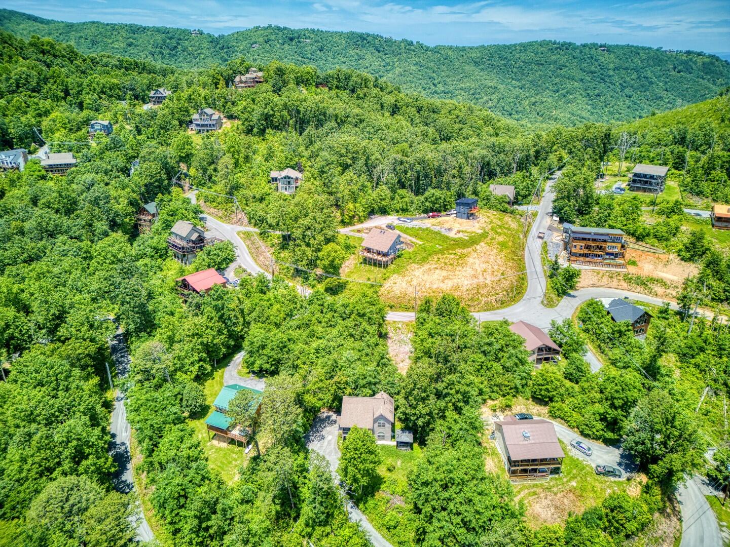 Gatlinburg, Tennessee, 37738, United States, 2 Bedrooms Bedrooms, ,3 BathroomsBathrooms,Residential,For Sale,1931589