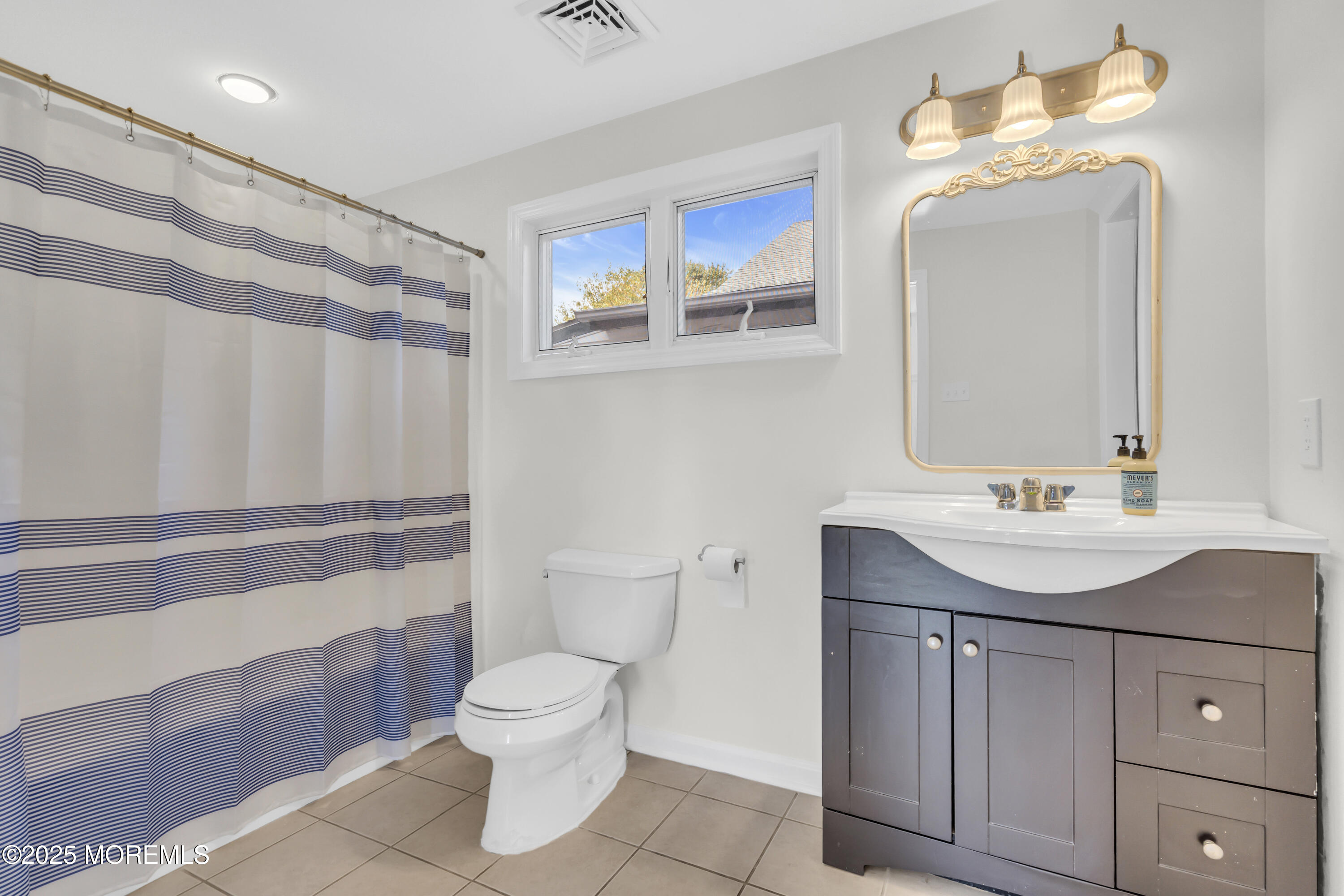 Middletown, New Jersey, 07748, United States, 4 Bedrooms Bedrooms, ,2 BathroomsBathrooms,Residential,For Sale,1959204