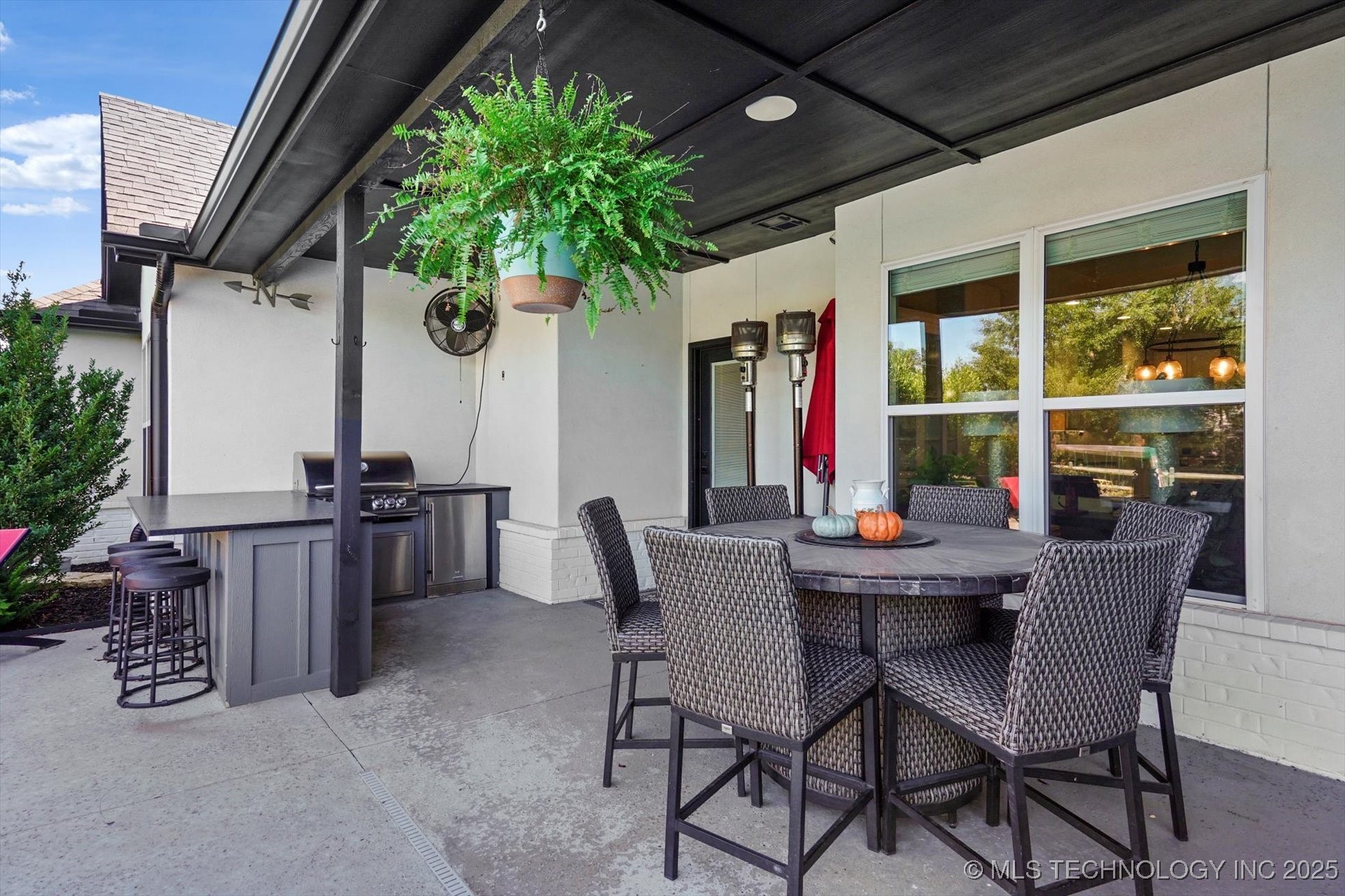 Owasso, Oklahoma, 74055, United States, 3 Bedrooms Bedrooms, ,4 BathroomsBathrooms,Residential,For Sale,1986225