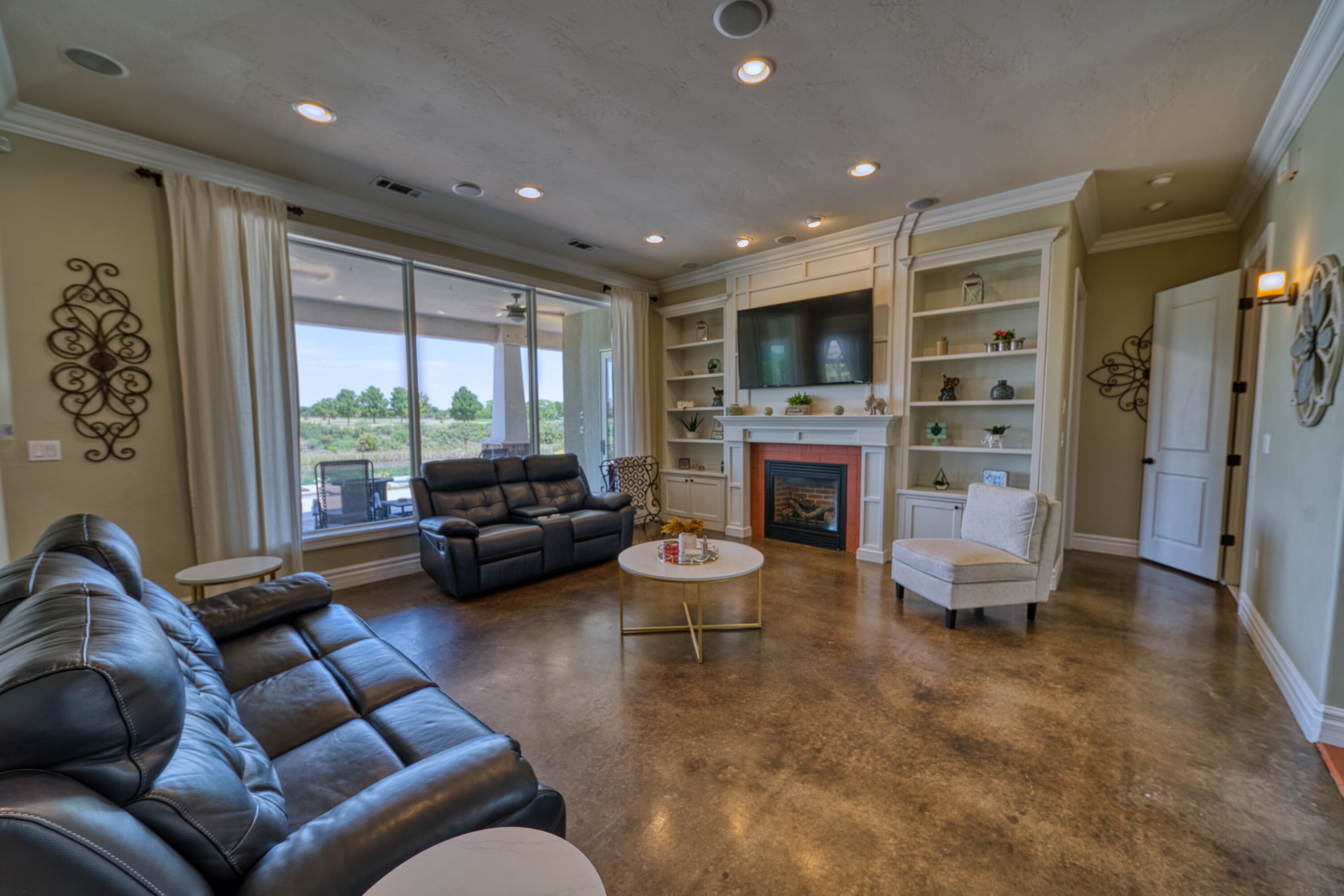 Carlsbad, New Mexico, 88220, United States, 5 Bedrooms Bedrooms, ,4 BathroomsBathrooms,Residential,For Sale,1974334