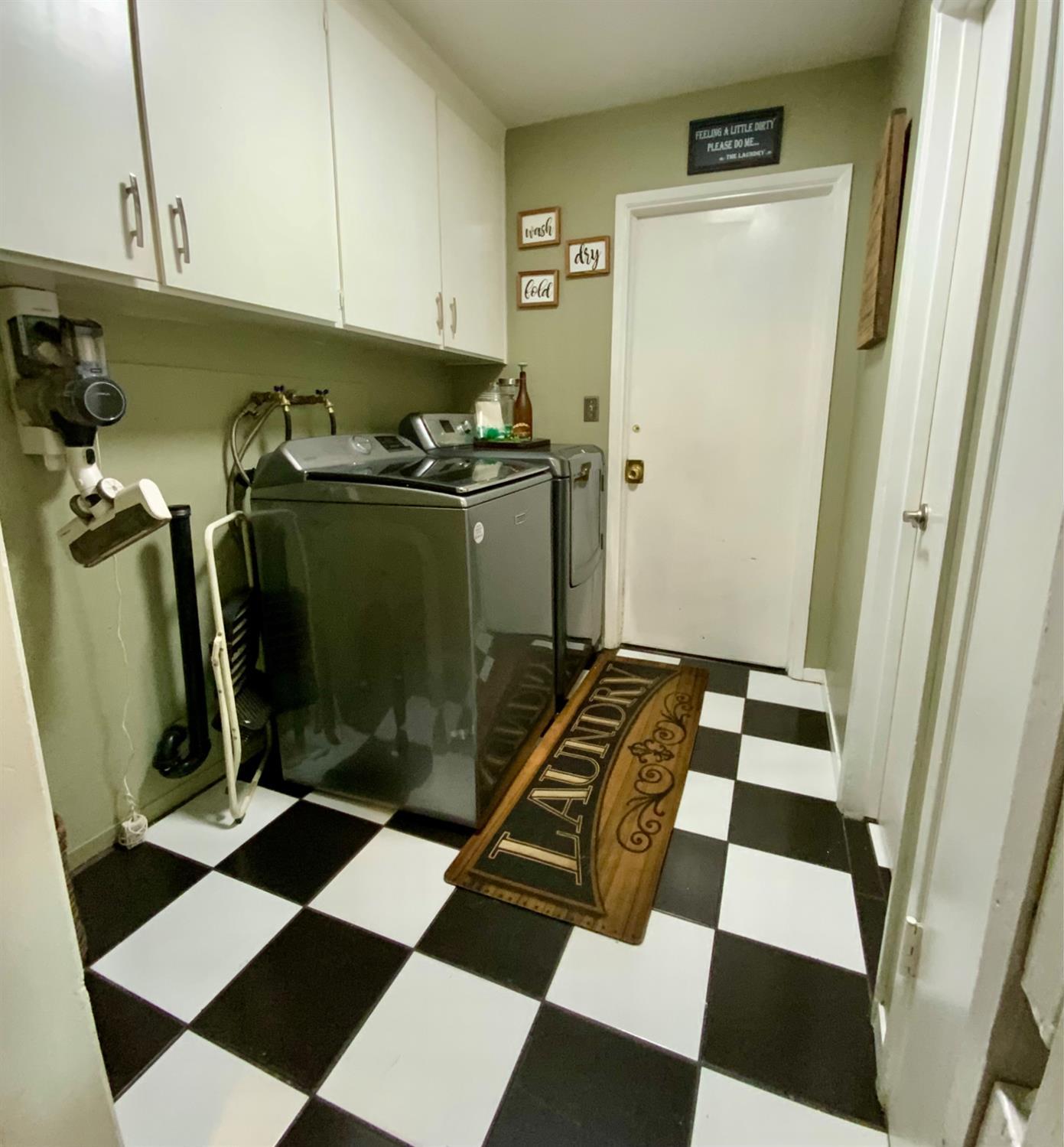 Oakhurst, California, 93644, United States, 7 Bedrooms Bedrooms, ,4 BathroomsBathrooms,Residential,For Sale,2005555