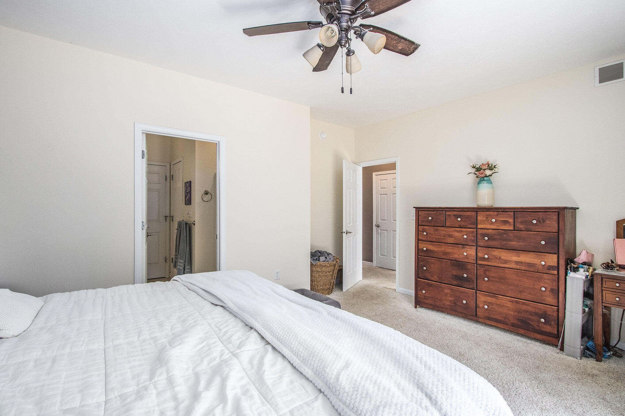 Edwardsburg, Michigan, 49112, United States, 6 Bedrooms Bedrooms, ,4 BathroomsBathrooms,Residential,For Sale,1940260