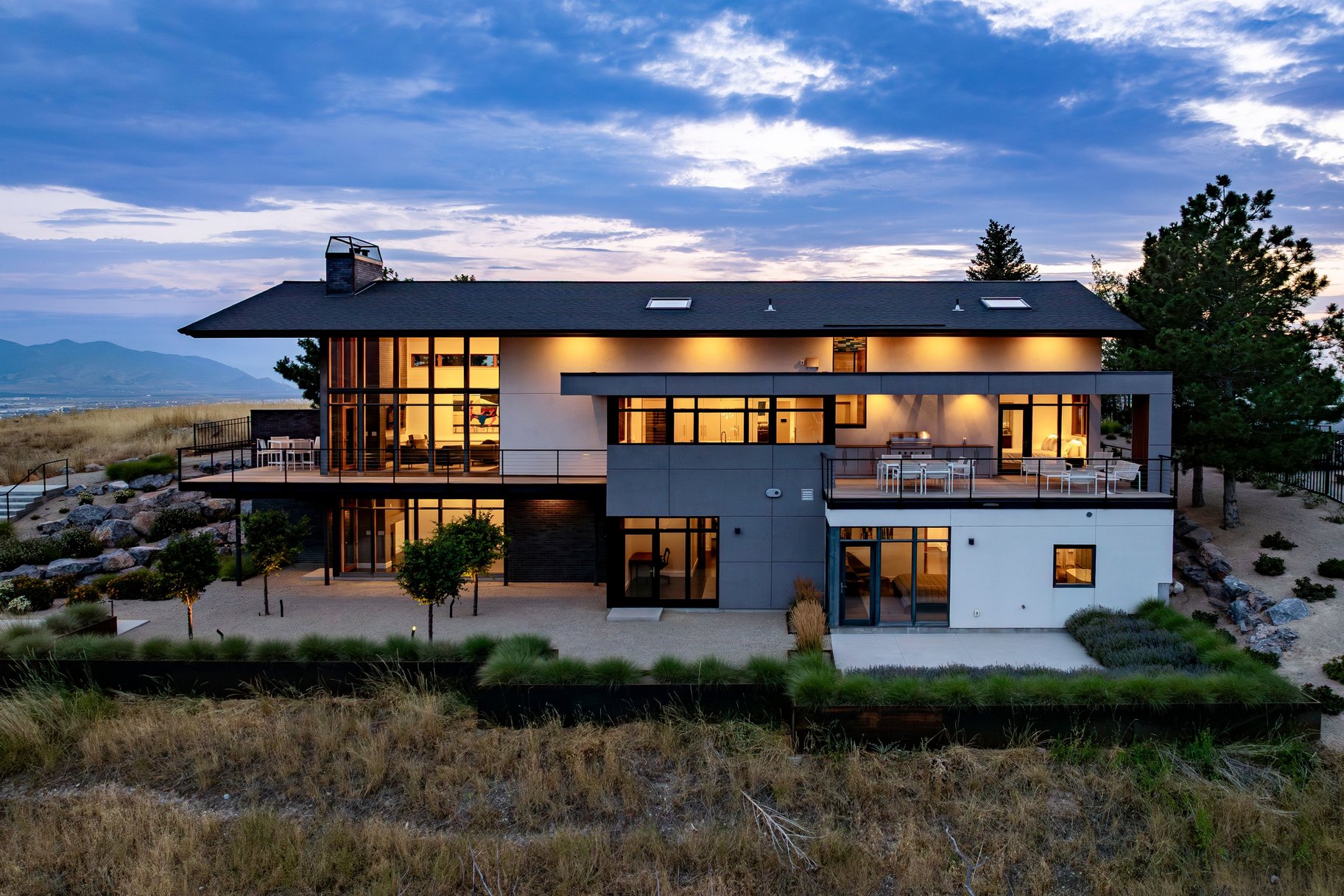  Stunning Contemporary Home with Commanding Views - 物件實景