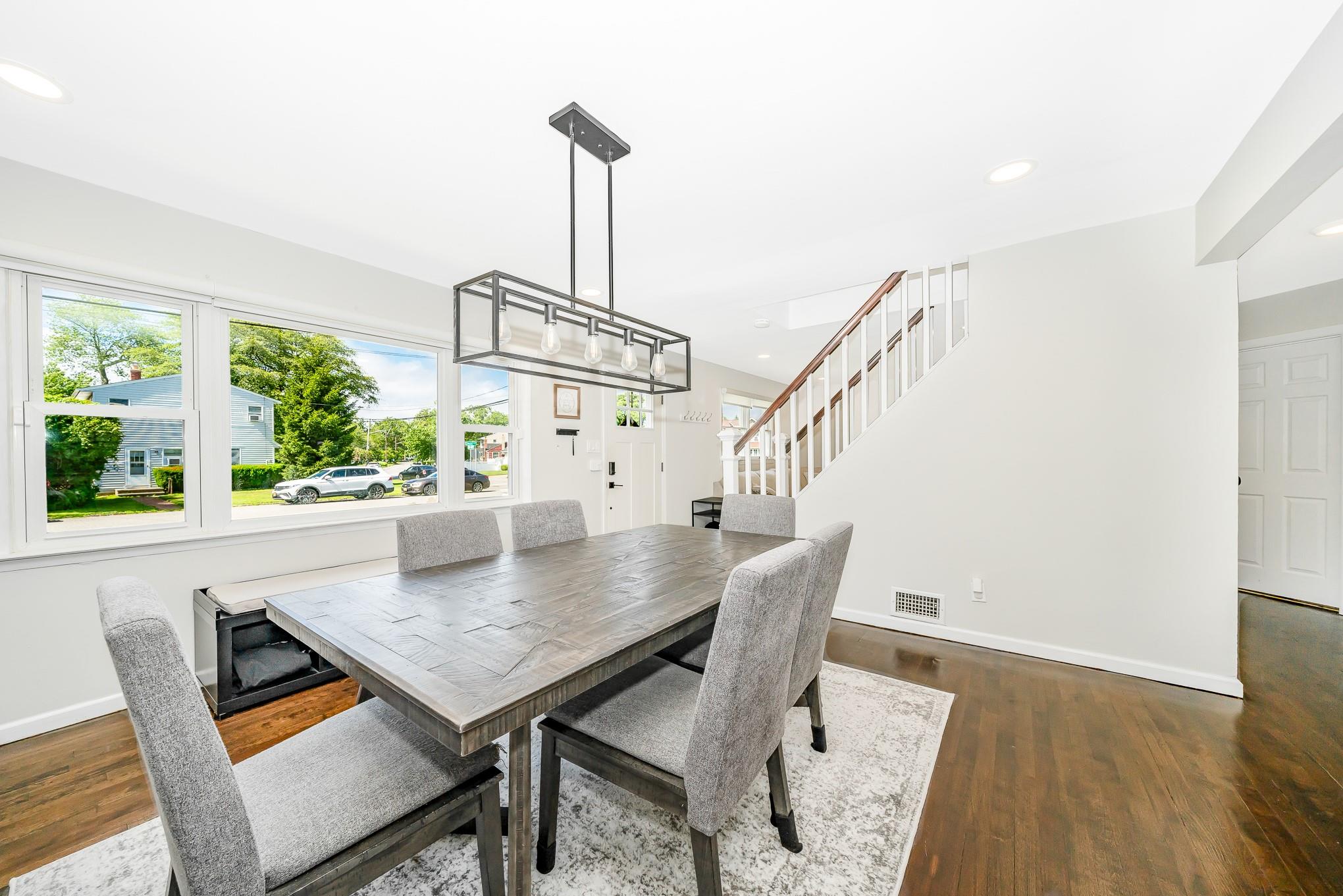 West Babylon, New York, 11704, United States, 3 Bedrooms Bedrooms, ,2 BathroomsBathrooms,Residential,For Sale,1887833