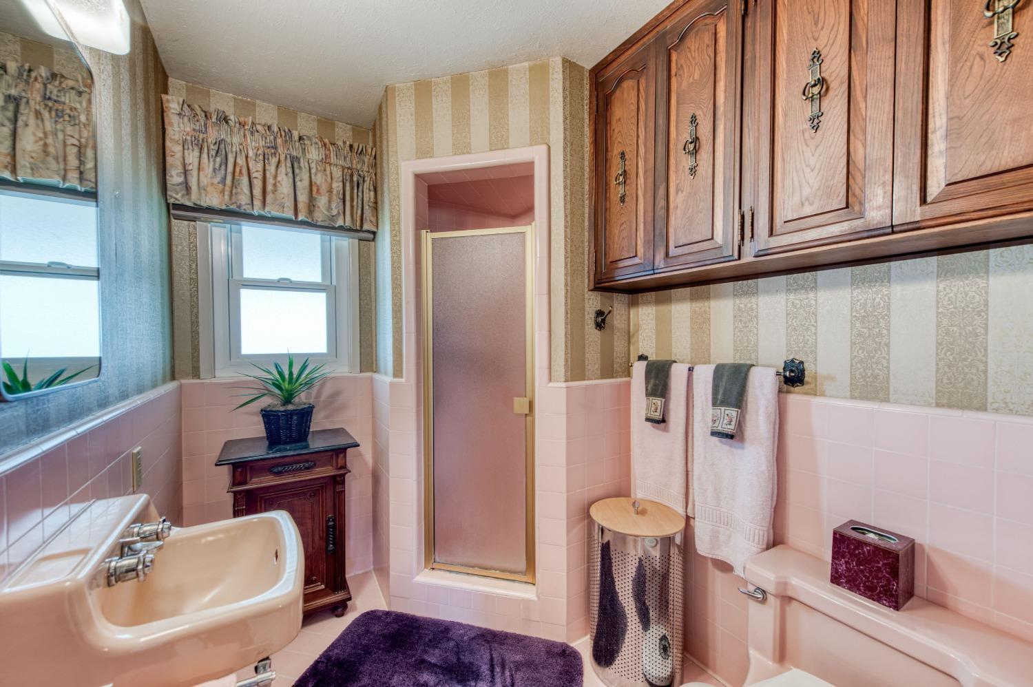 Kerman, California, 93630, United States, 5 Bedrooms Bedrooms, ,3 BathroomsBathrooms,Residential,For Sale,1928392