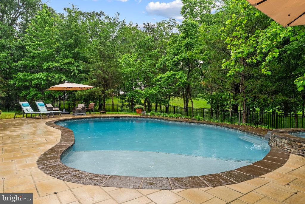 Warrenton, Virginia, 20187, United States, 4 Bedrooms Bedrooms, ,4 BathroomsBathrooms,Residential,For Sale,2048905