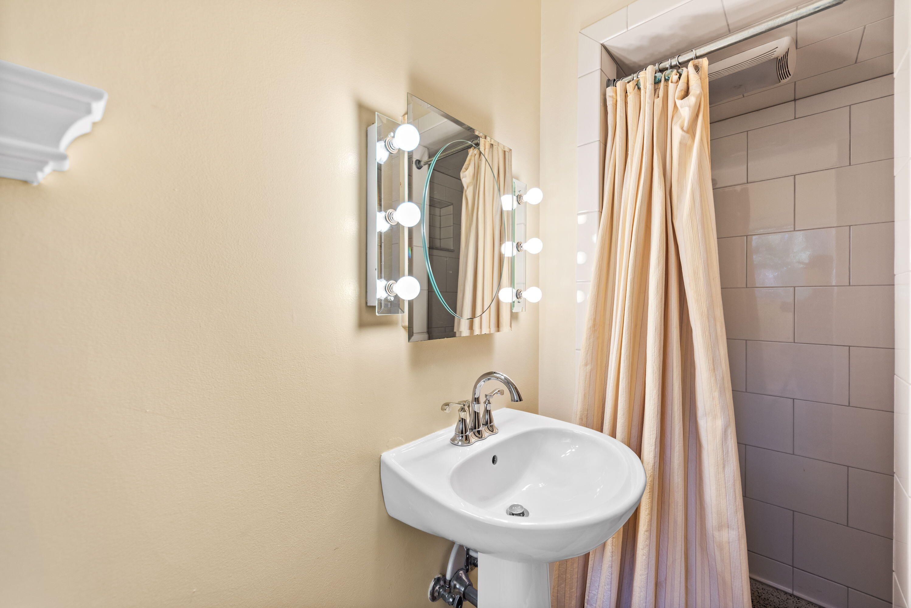 New Buffalo, Michigan, 49117, United States, 3 Bedrooms Bedrooms, ,4 BathroomsBathrooms,Residential,For Sale,1989318