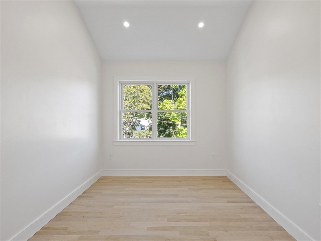 Wakefield, Massachusetts, 01880, United States, 4 Bedrooms Bedrooms, ,5 BathroomsBathrooms,Residential,For Sale,1938527