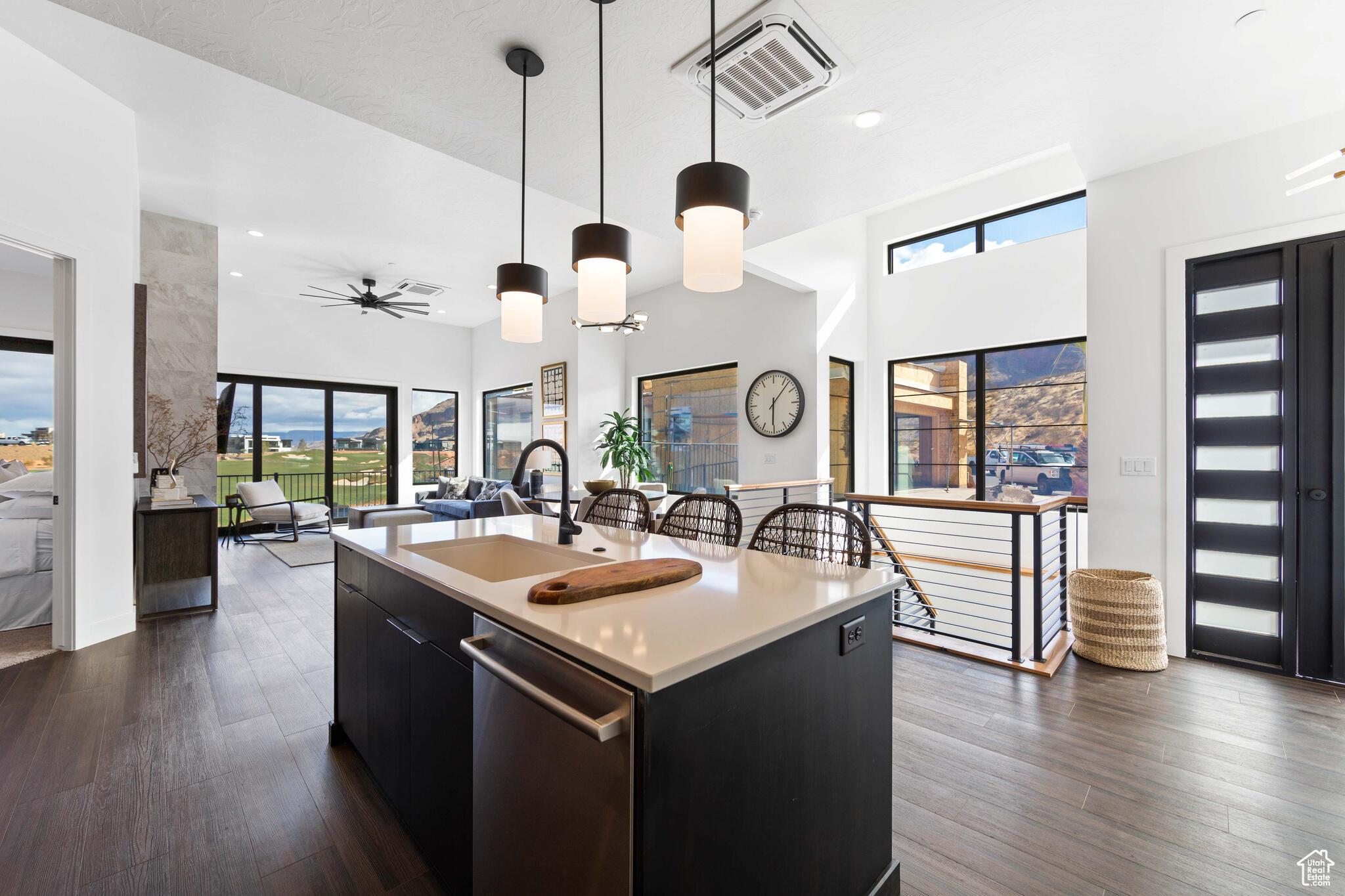Hurricane, Utah, 84737, United States, 3 Bedrooms Bedrooms, ,4 BathroomsBathrooms,Residential,For Sale,1842144