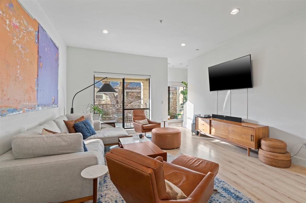 Dallas, Texas, 75219, United States, 2 Bedrooms Bedrooms, ,3 BathroomsBathrooms,Residential,For Sale,1911883