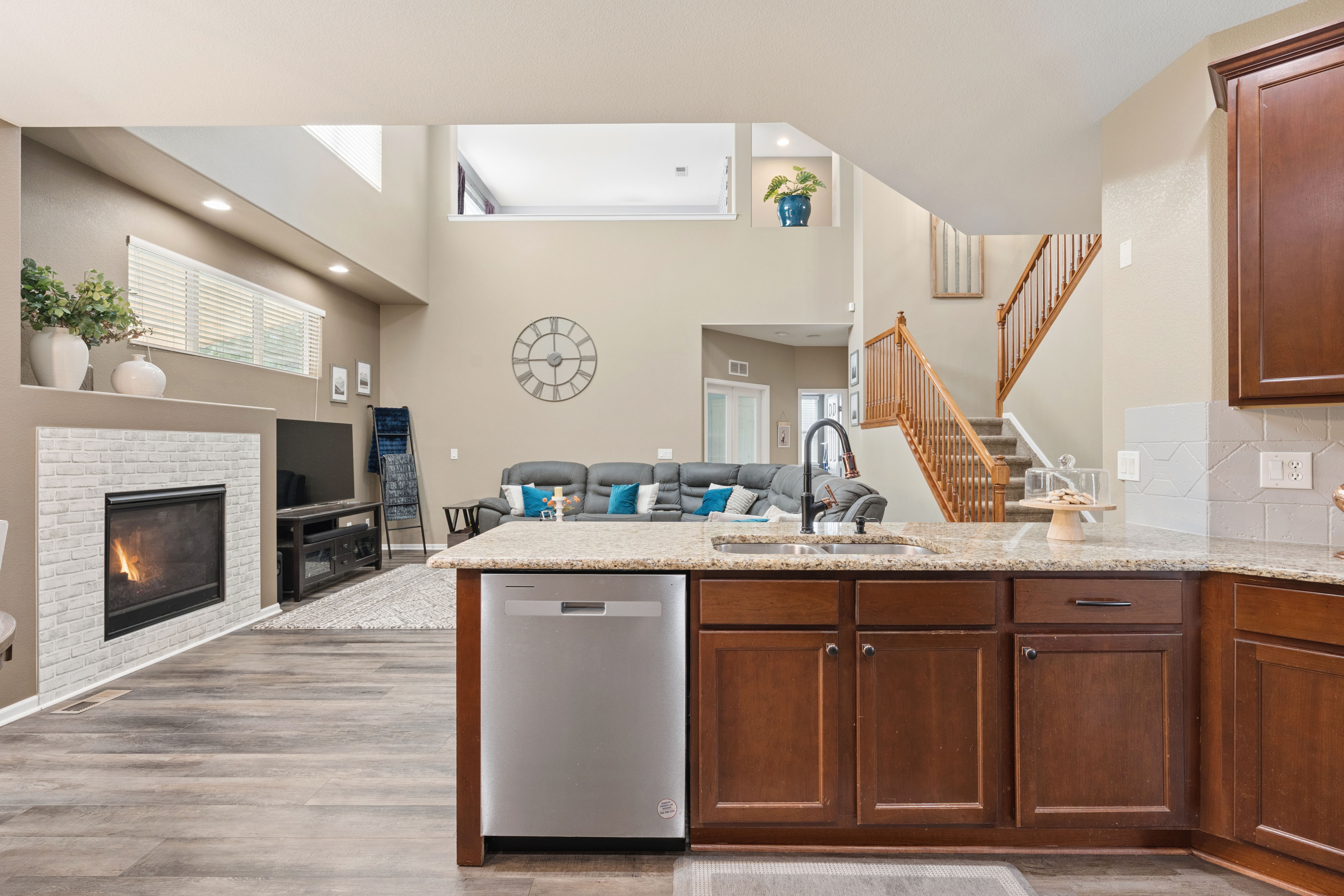  Beautiful Home Located in the Highly Desirable Haven at York Street Community - 物件實景