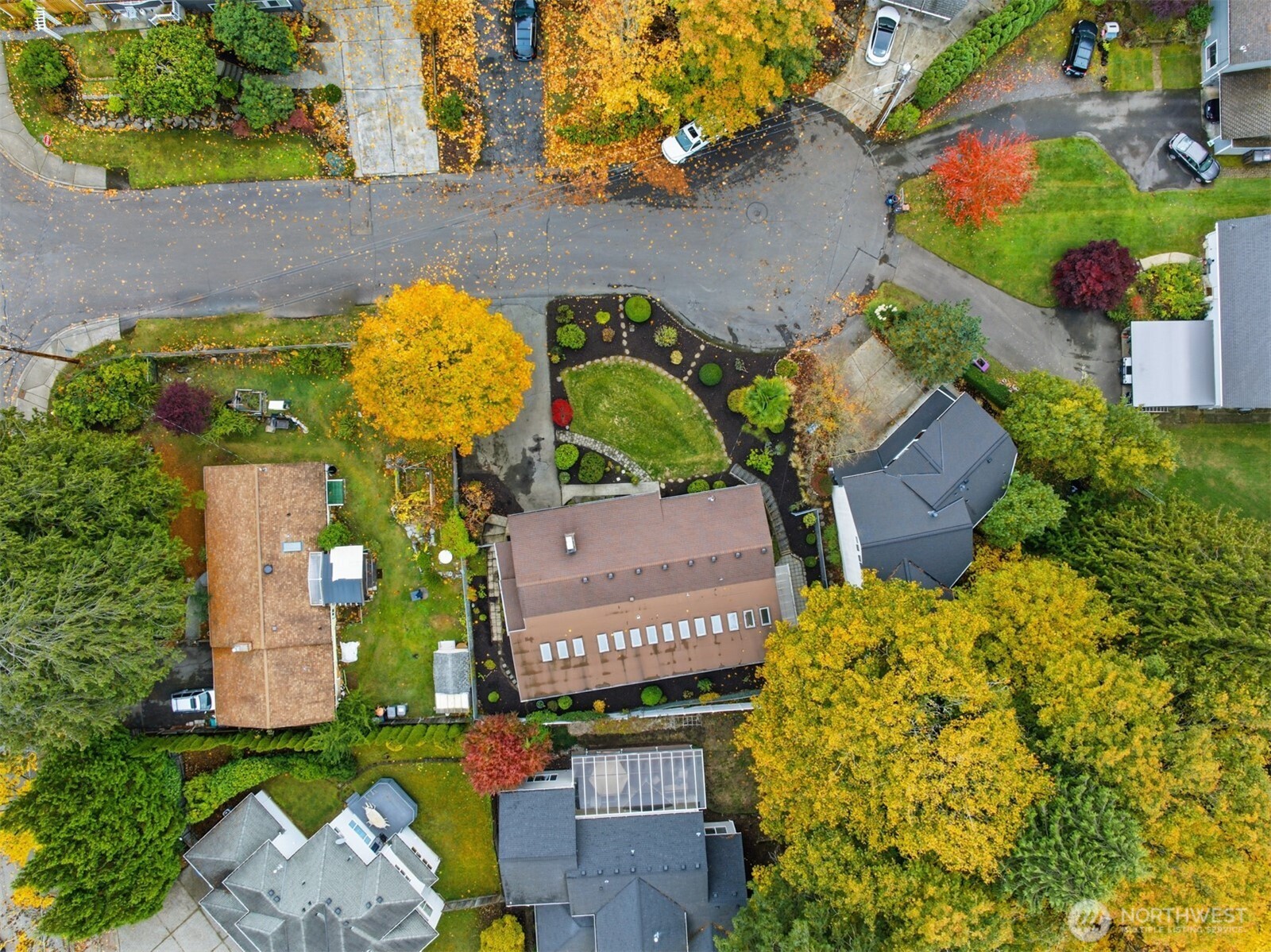 Kirkland, Washington, 98033, United States, 4 Bedrooms Bedrooms, ,3 BathroomsBathrooms,Residential,For Sale,1988062