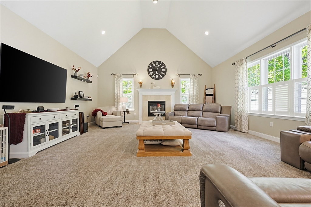 Northbridge, Massachusetts, 01534, United States, 4 Bedrooms Bedrooms, ,2 BathroomsBathrooms,Residential,For Sale,1977320