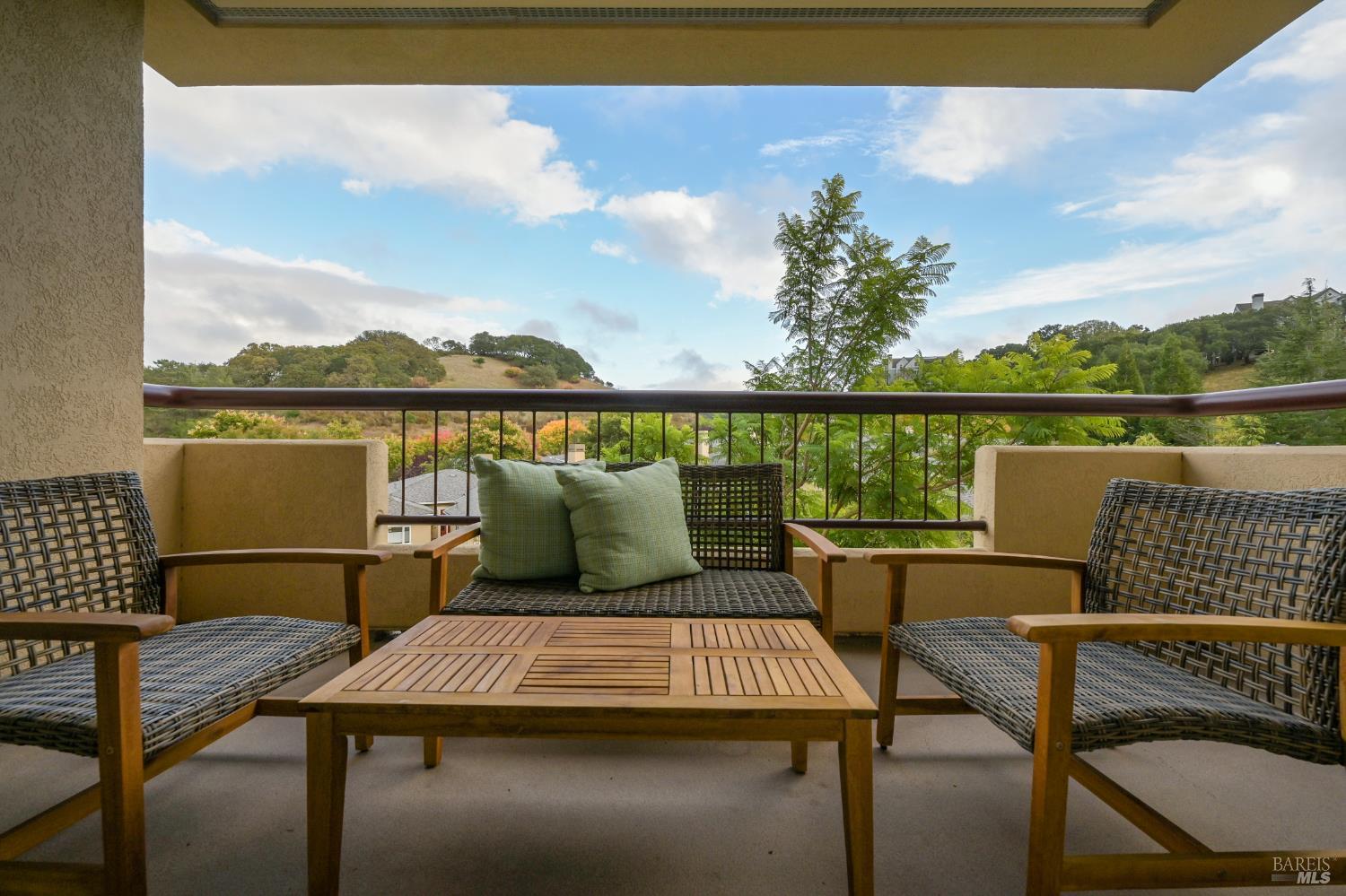 San Rafael, California, 94903, United States, 2 Bedrooms Bedrooms, ,2 BathroomsBathrooms,Residential,For Sale,1987659