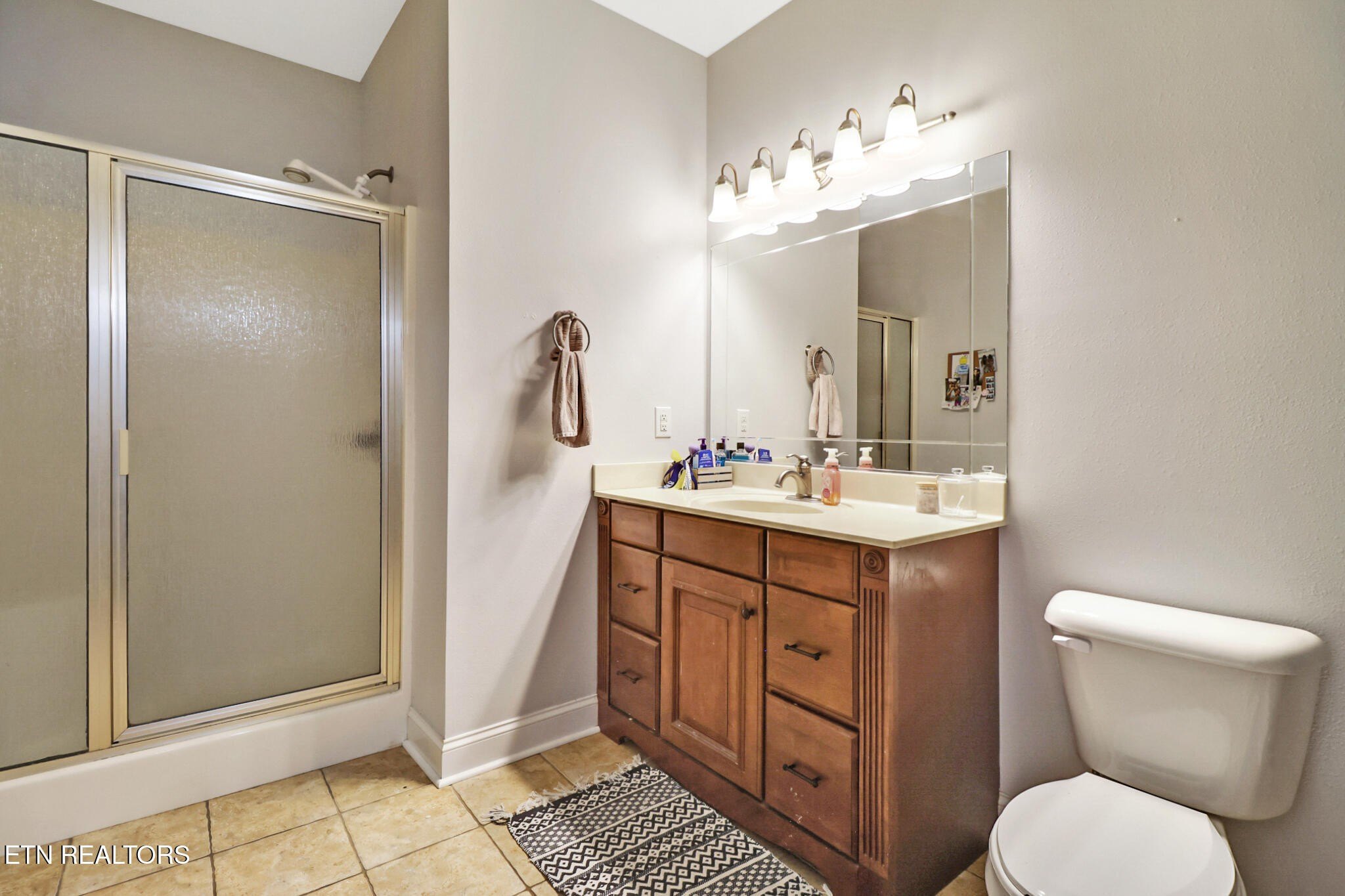 Crossville, Tennessee, 38572, United States, 2 Bedrooms Bedrooms, ,3 BathroomsBathrooms,Residential,For Sale,1998694