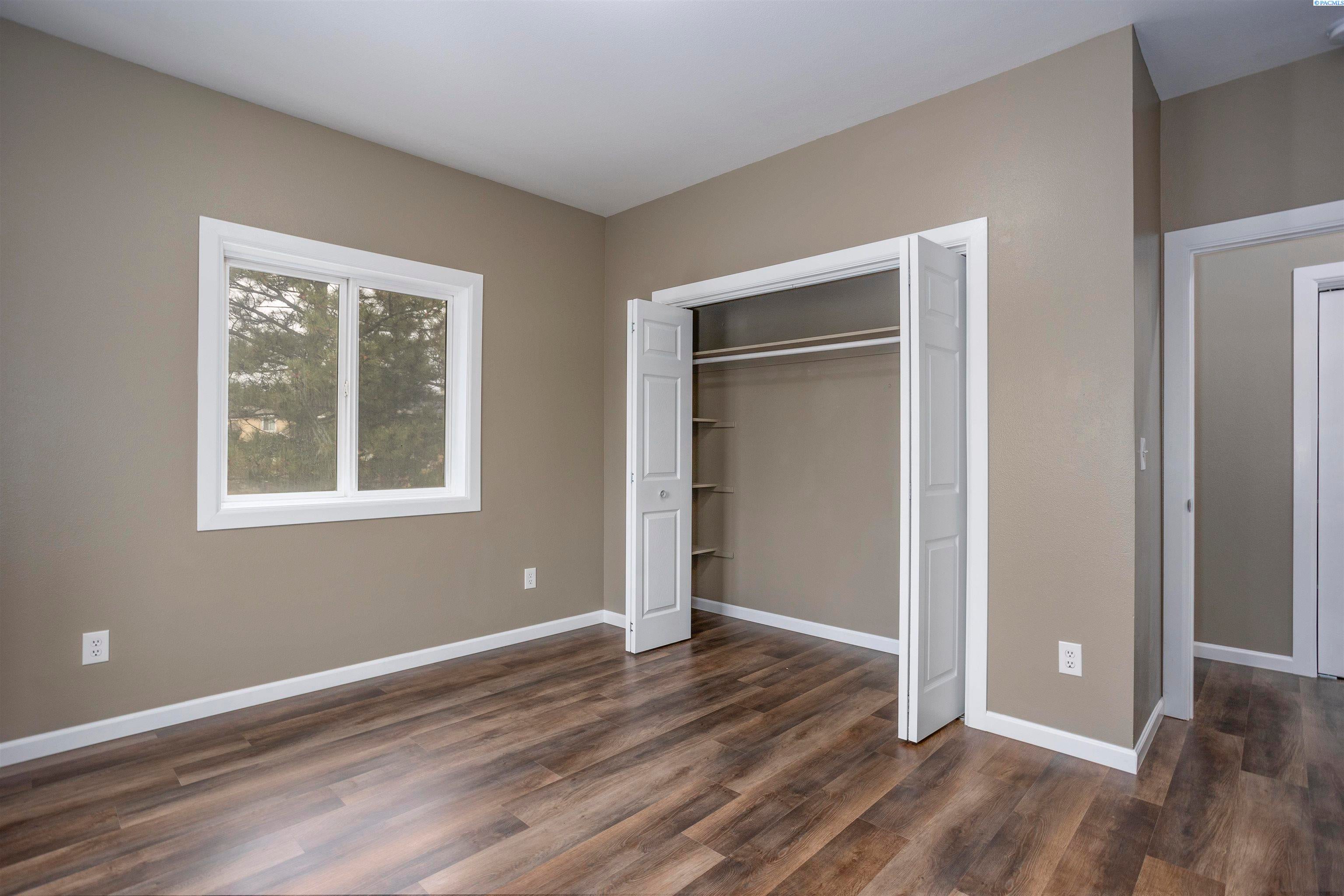 West Richland, Washington, 99353, United States, 5 Bedrooms Bedrooms, ,3 BathroomsBathrooms,Residential,For Sale,1923424