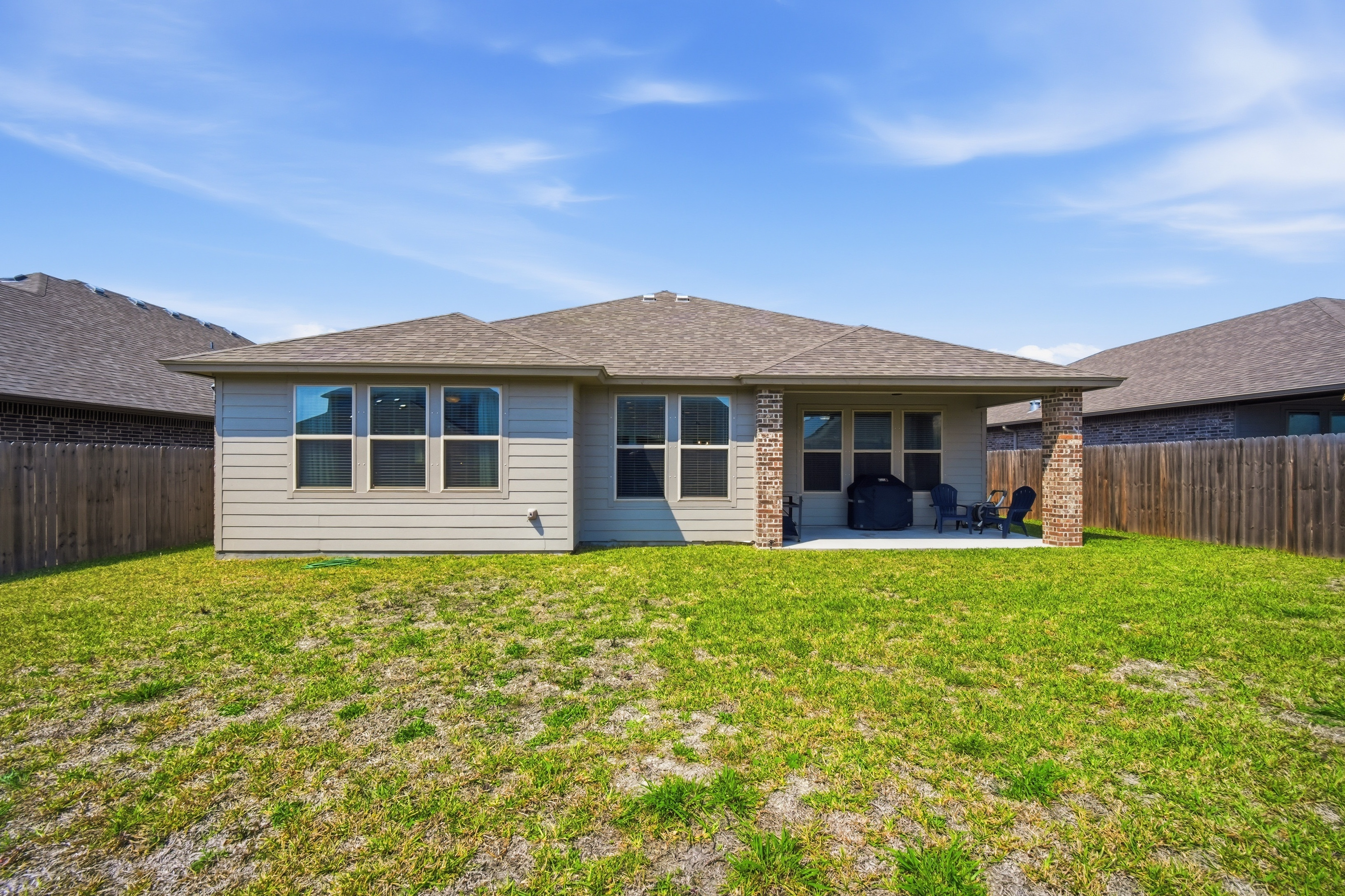  Open-Concept 4BR with Huge Backyard - 物件實景