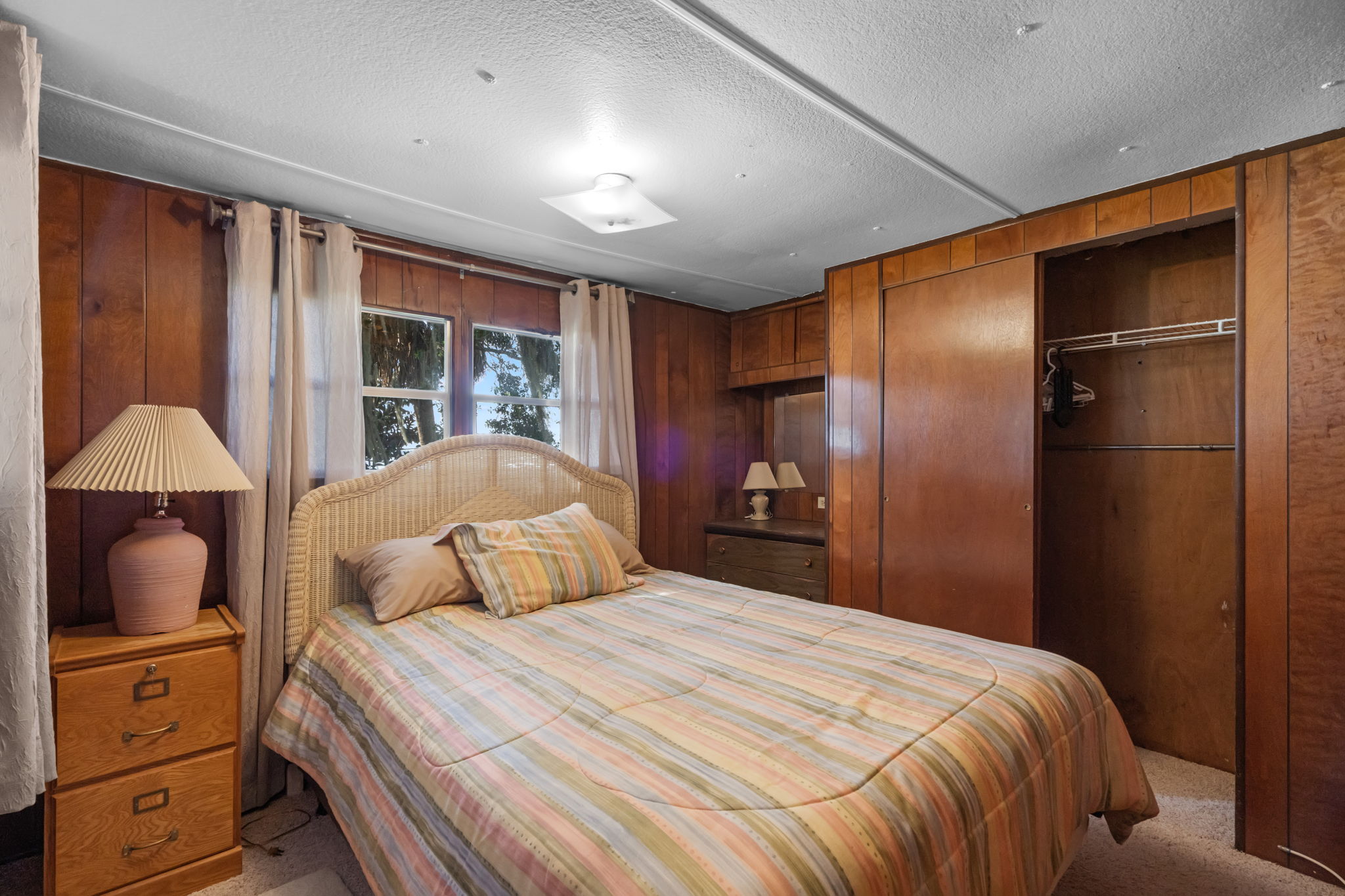 LAKE WALES, Florida, 33898, United States, 6 Bedrooms Bedrooms, ,5 BathroomsBathrooms,Residential,For Sale,1974565