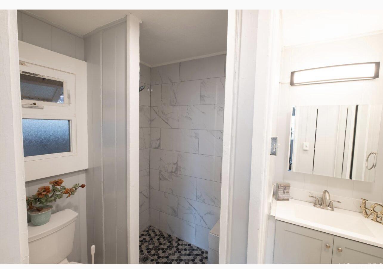 Honolulu, Hawaii, 96819, United States, 4 Bedrooms Bedrooms, ,2 BathroomsBathrooms,Residential,For Sale,1982463