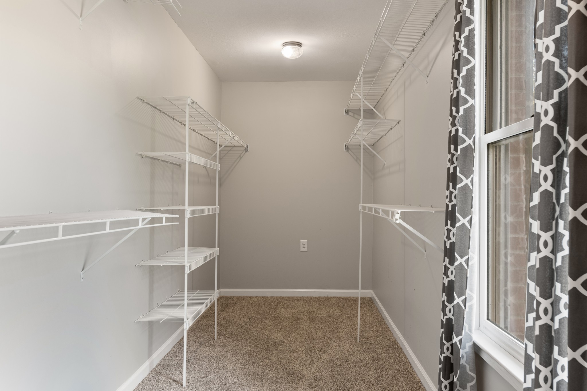 Clarksville, Tennessee, 37043, United States, 3 Bedrooms Bedrooms, ,3 BathroomsBathrooms,Residential,For Sale,1978021