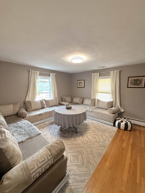 Everett, Massachusetts, 02149, United States, 6 Bedrooms Bedrooms, ,4 BathroomsBathrooms,Residential,For Sale,1938376