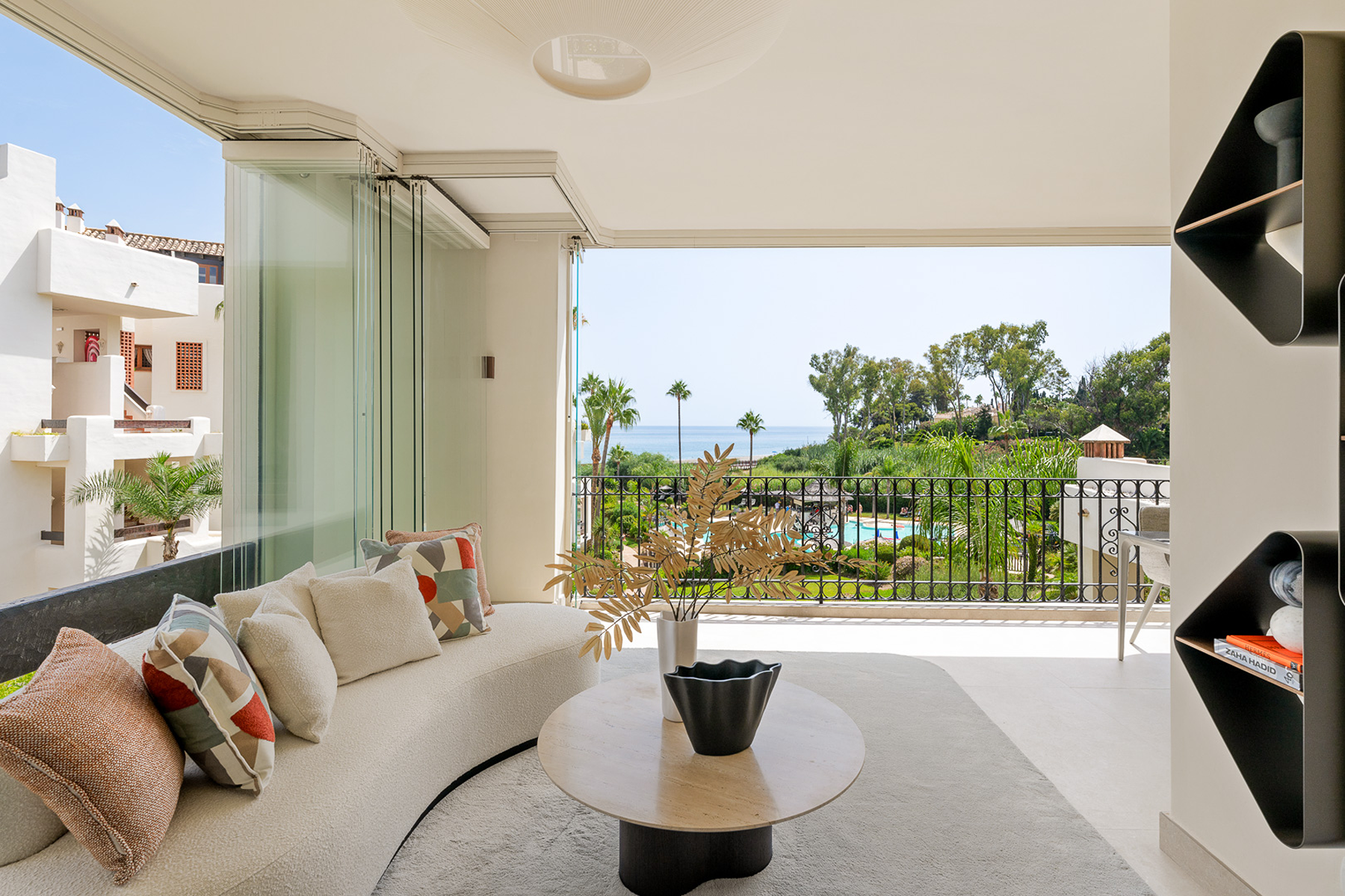  Beachfront corner apartment with expansive terrace in Estepona - 物件實景