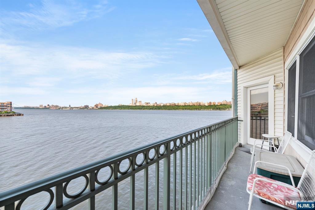 Edgewater, New Jersey, 07020, United States, 2 Bedrooms Bedrooms, ,2 BathroomsBathrooms,Residential,For Sale,1934539