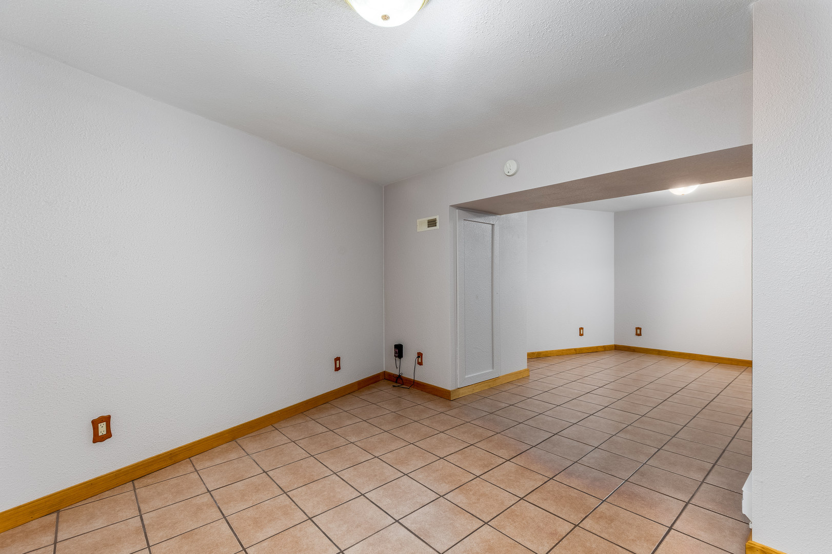 Ottawa, Illinois, 61350, United States, 3 Bedrooms Bedrooms, ,3 BathroomsBathrooms,Residential,For Sale,1957574