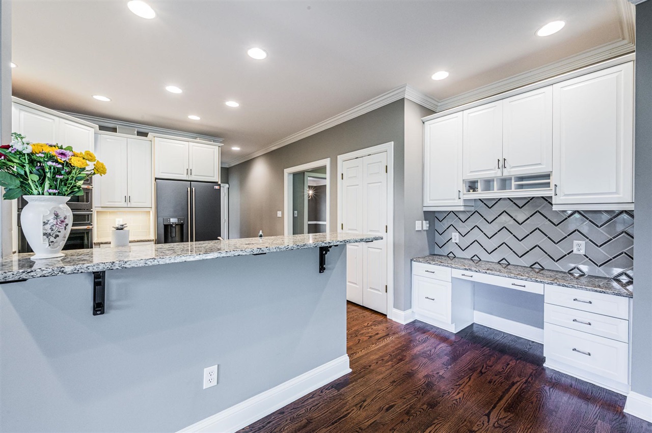 Bowling Green, Kentucky, 42103, United States, 4 Bedrooms Bedrooms, ,4 BathroomsBathrooms,Residential,For Sale,1868382