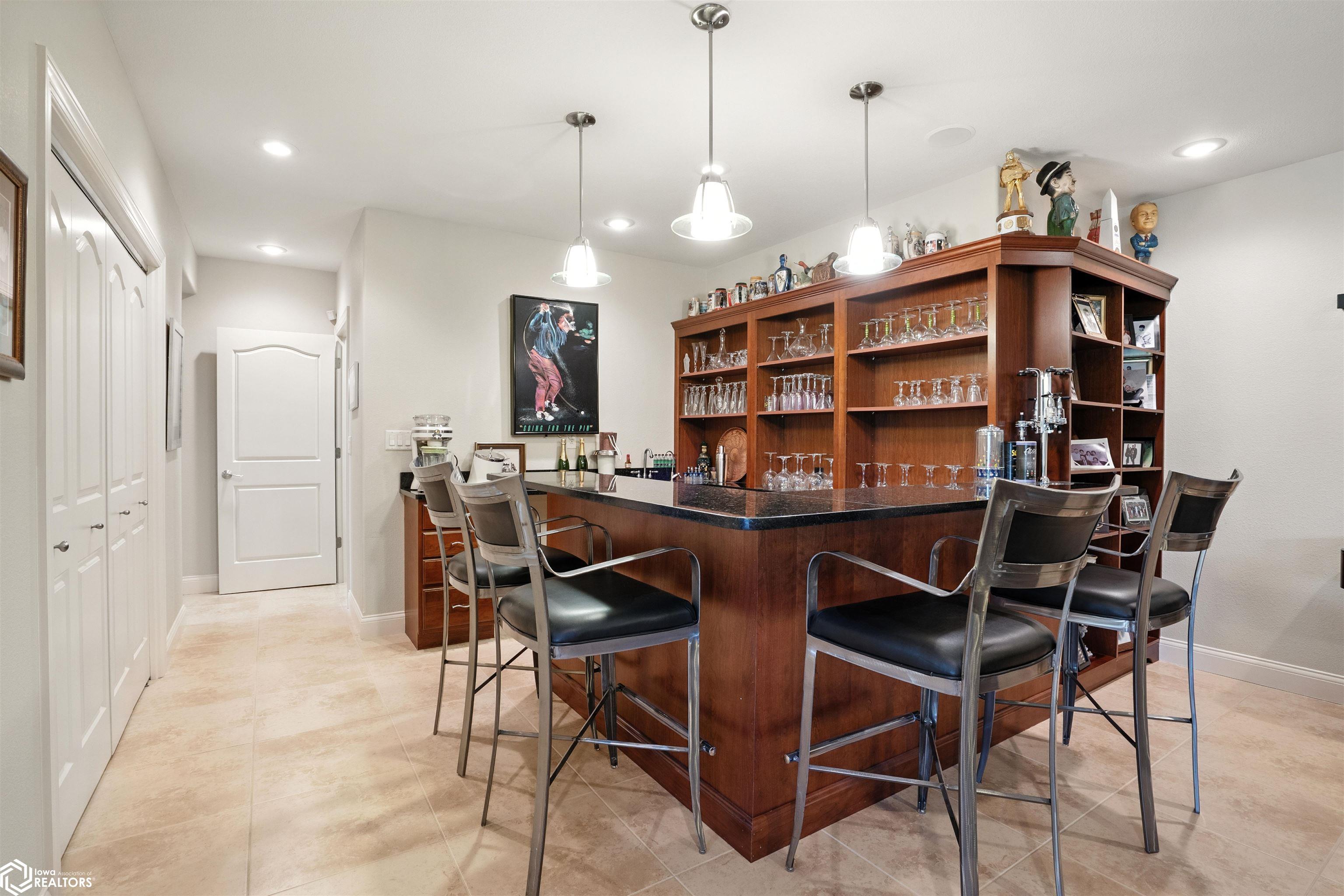 Burlington, Iowa, 52601, United States, 4 Bedrooms Bedrooms, ,5 BathroomsBathrooms,Residential,For Sale,1975547