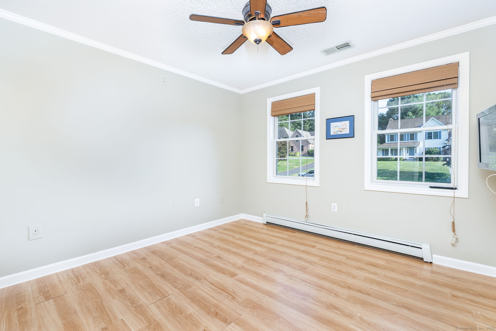Manchester, Connecticut, 06040, United States, 3 Bedrooms Bedrooms, ,3 BathroomsBathrooms,Residential,For Sale,1917264