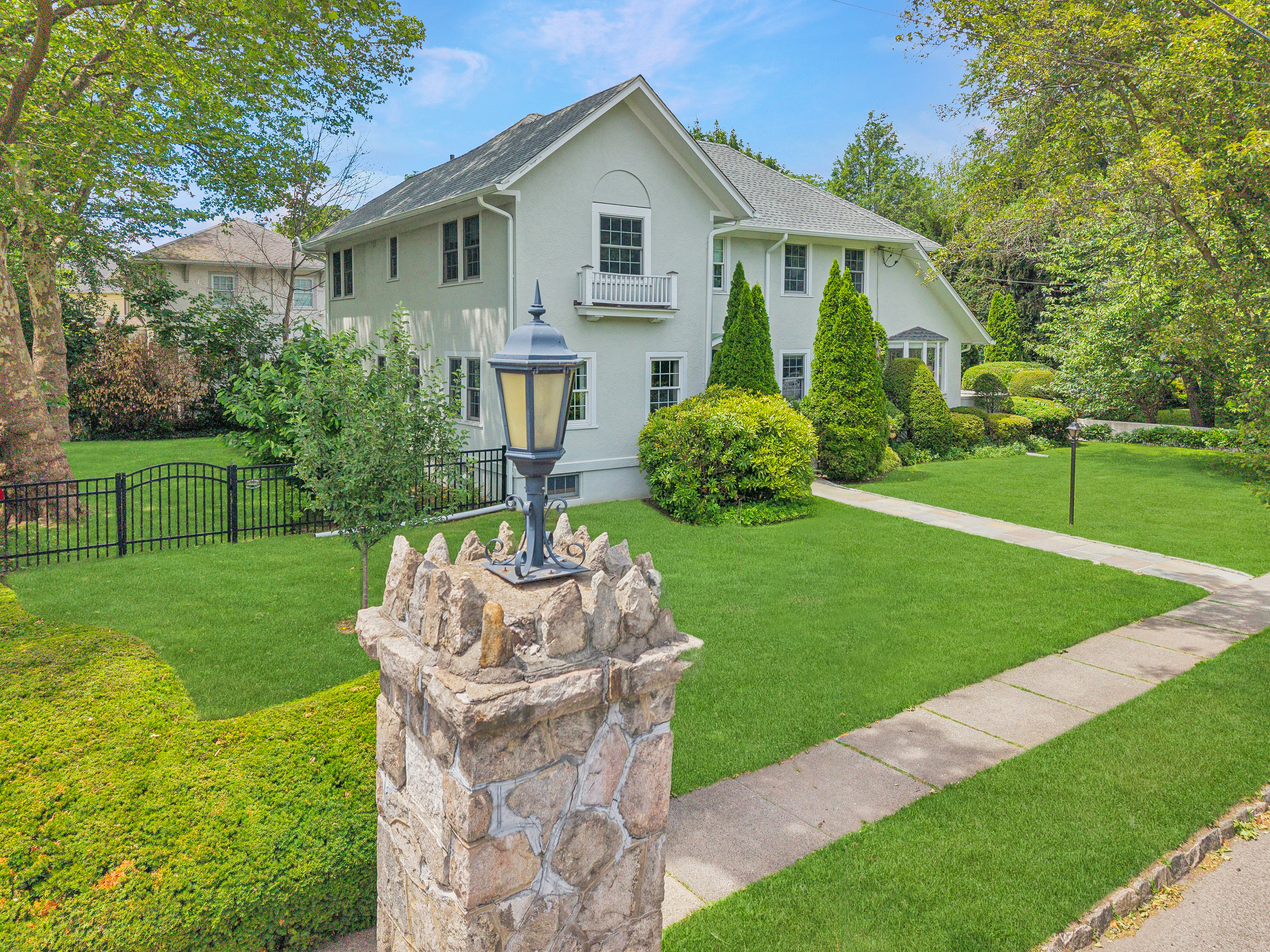  347 Highbrook Avenue - 物件實景