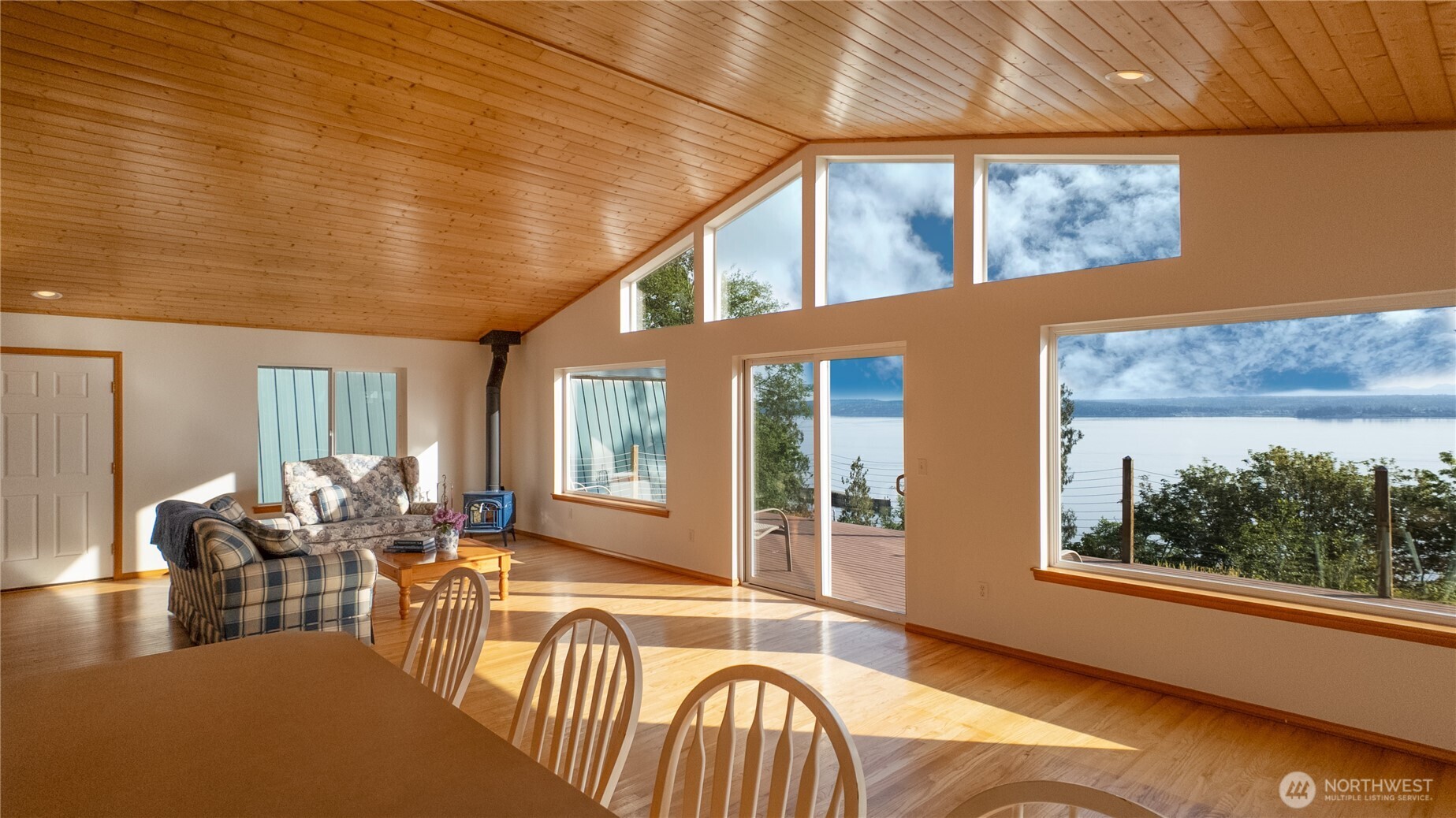 Hat Island, Washington, 98206, United States, 2 Bedrooms Bedrooms, ,2 BathroomsBathrooms,Residential,For Sale,1975923