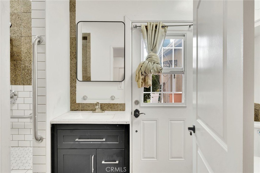 Echo Park, California, 90026, United States, 6 Bedrooms Bedrooms, ,6 BathroomsBathrooms,Residential,For Sale,1981292