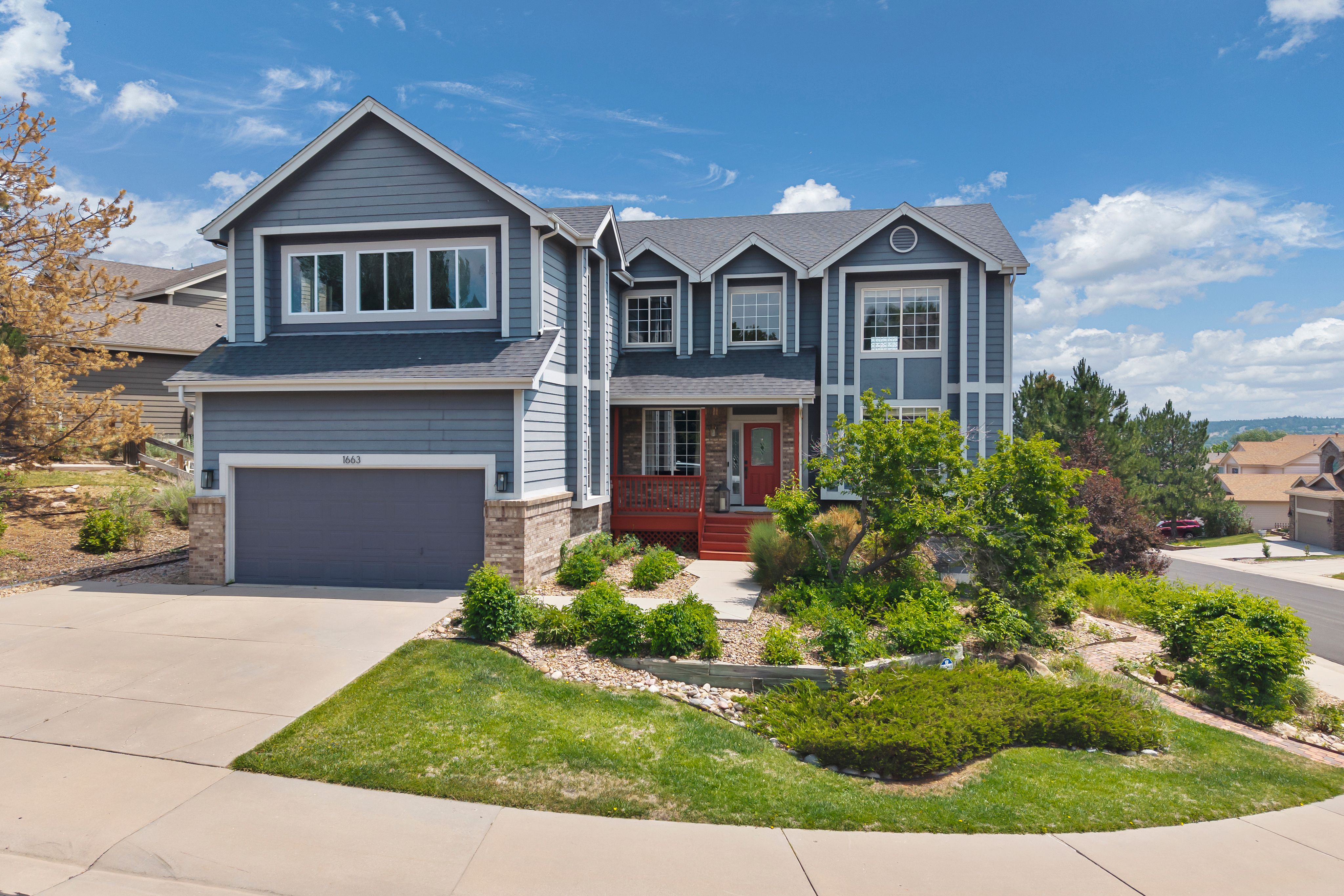  Situated on a desirable corner lot in the sought-after Red Hawk community - 物件實景