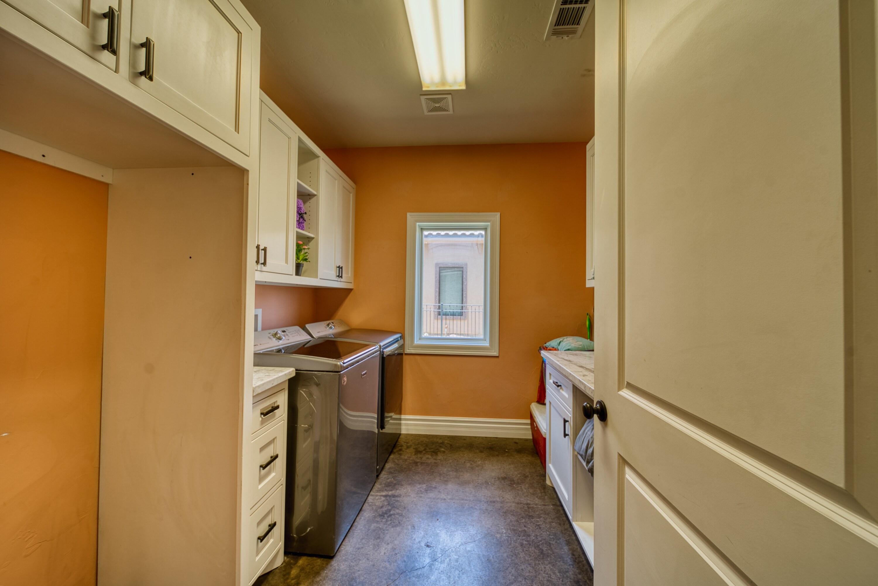 Carlsbad, New Mexico, 88220, United States, 5 Bedrooms Bedrooms, ,4 BathroomsBathrooms,Residential,For Sale,1974334