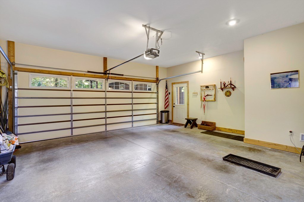 Hiawassee, Georgia, 30546, United States, 4 Bedrooms Bedrooms, ,5 BathroomsBathrooms,Residential,For Sale,1880672