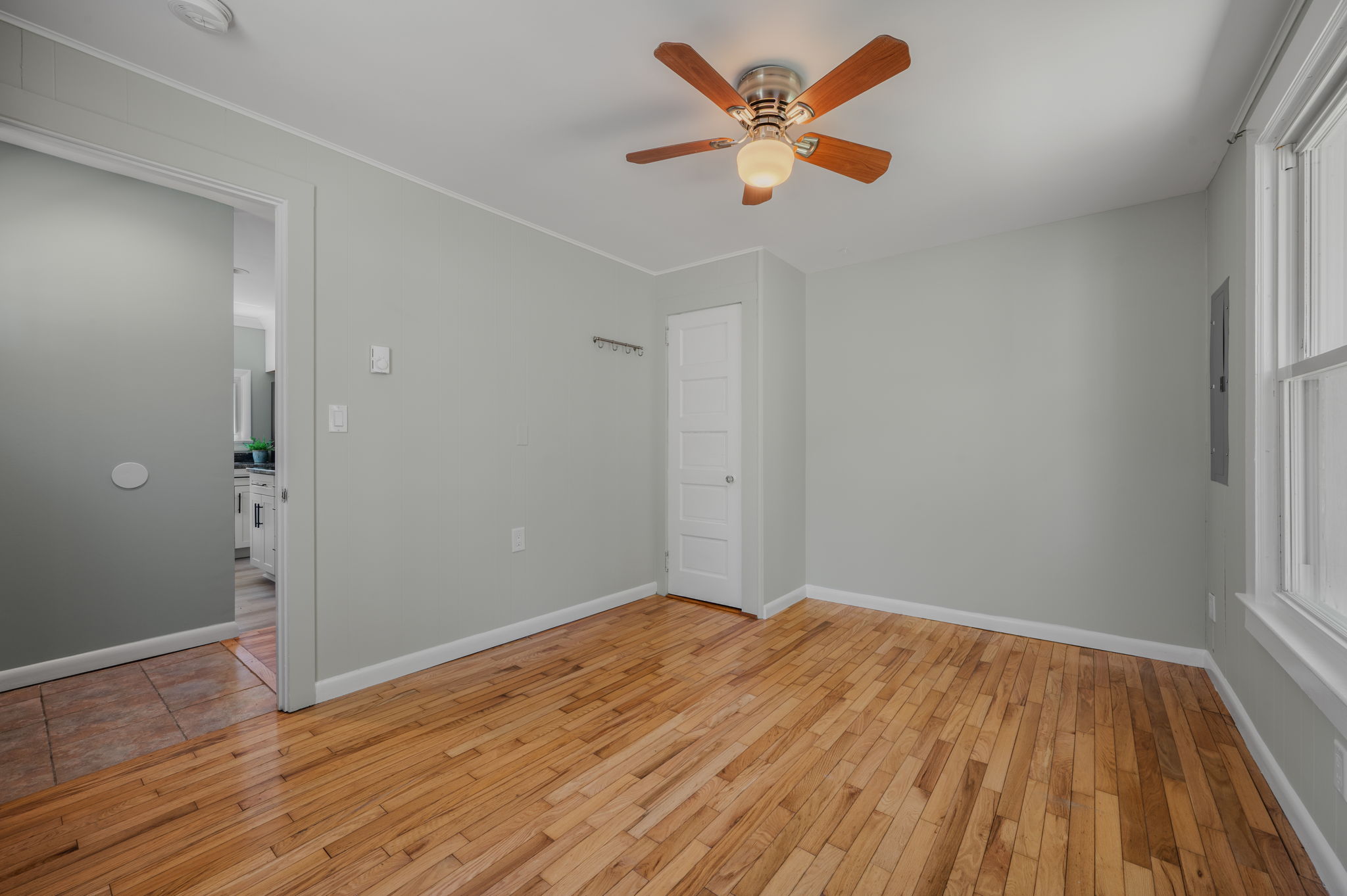  Find privacy and charm in this beautifully updated Waterford home. - 物件實景