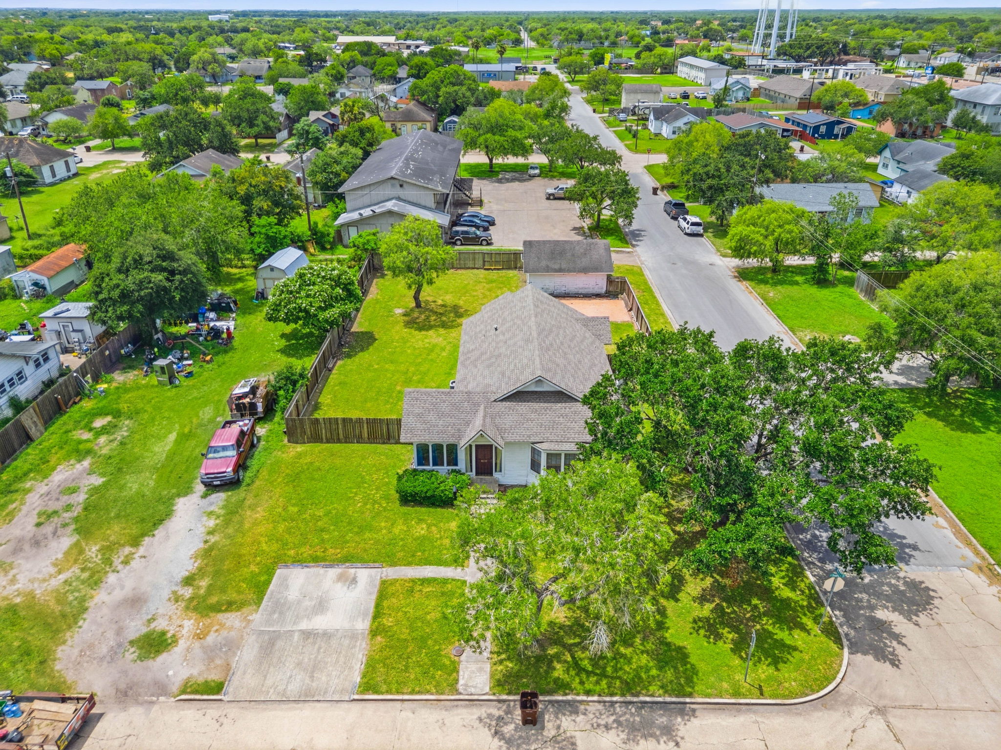  Corner Lot Living In Kingsville - 物件實景