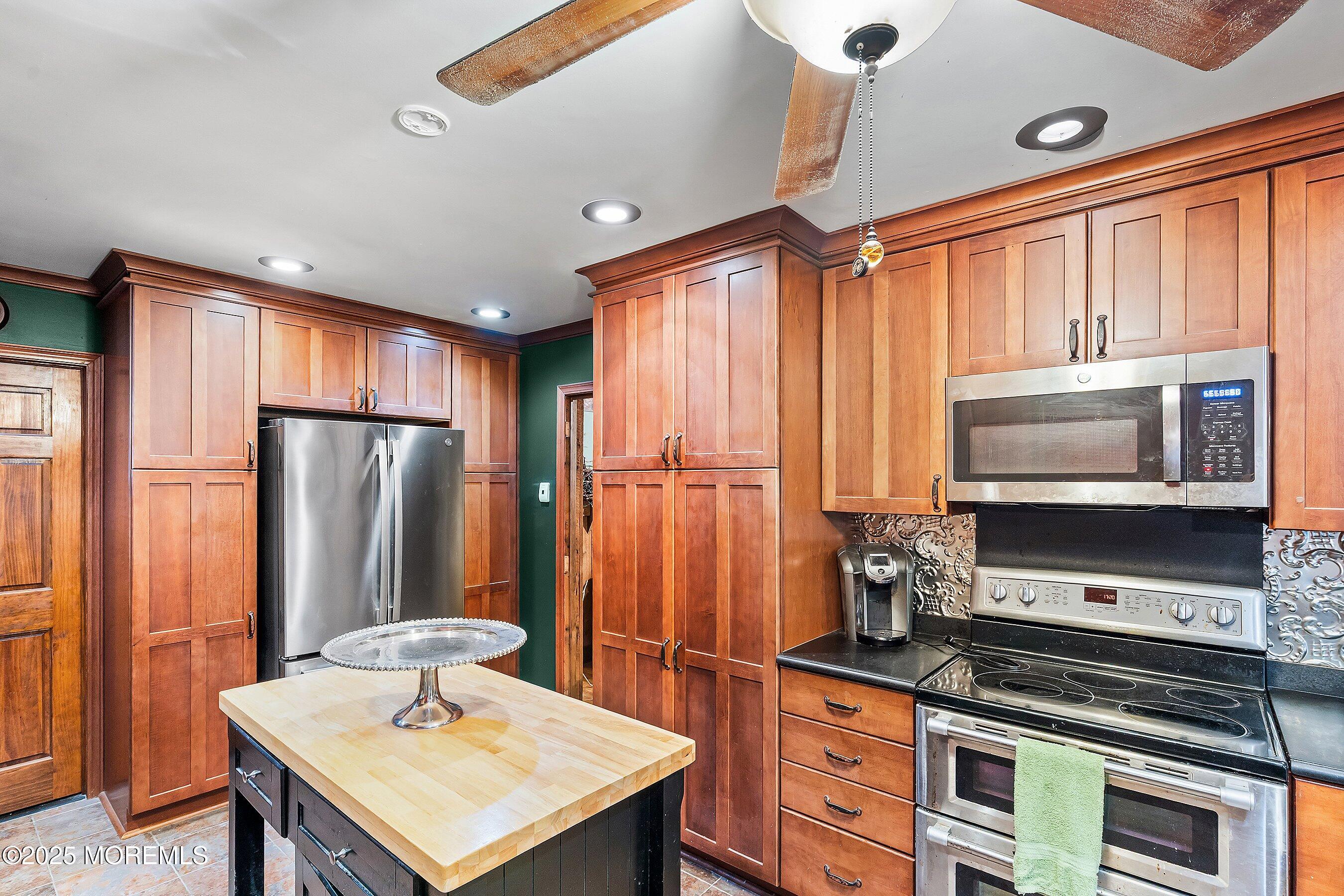 Howell, New Jersey, 07731, United States, 3 Bedrooms Bedrooms, ,2 BathroomsBathrooms,Residential,For Sale,1984624