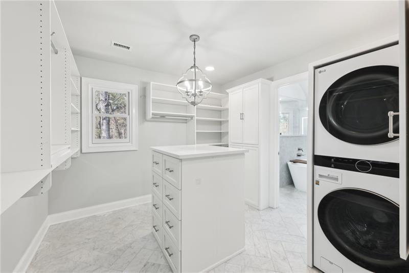 Buford, Georgia, 30518, United States, 6 Bedrooms Bedrooms, ,5 BathroomsBathrooms,Residential,For Sale,1976033