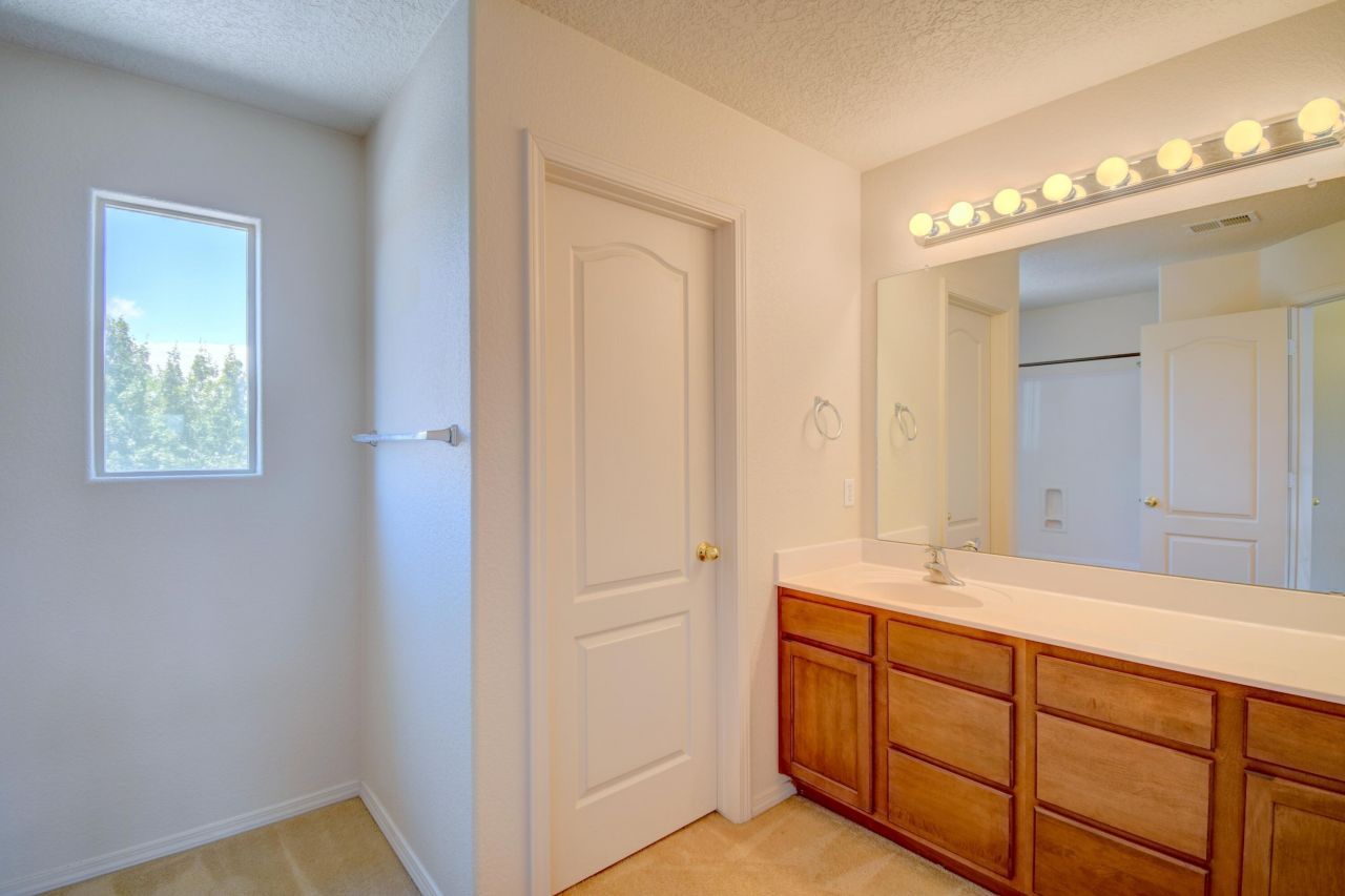 Rio Rancho, New Mexico, 87124, United States, 5 Bedrooms Bedrooms, ,3 BathroomsBathrooms,Residential,For Sale,1898268