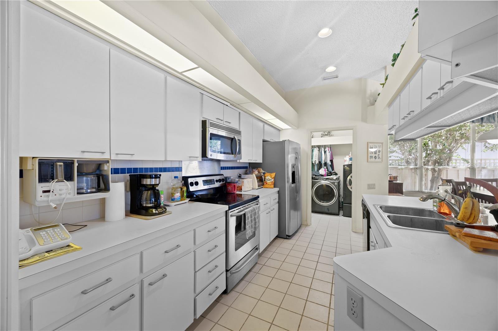 Oviedo, Florida, 32765, United States, 3 Bedrooms Bedrooms, ,3 BathroomsBathrooms,Residential,For Sale,1980040