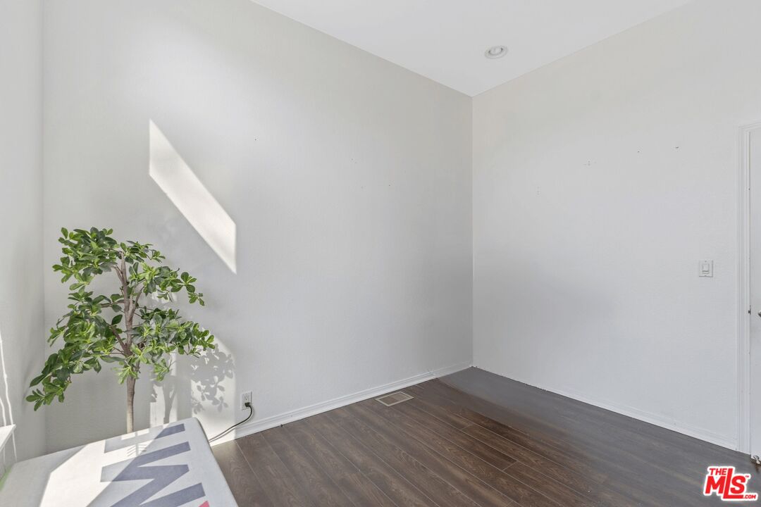 Calabasas, California, 91302, United States, 3 Bedrooms Bedrooms, ,2 BathroomsBathrooms,Residential,For Sale,2002954