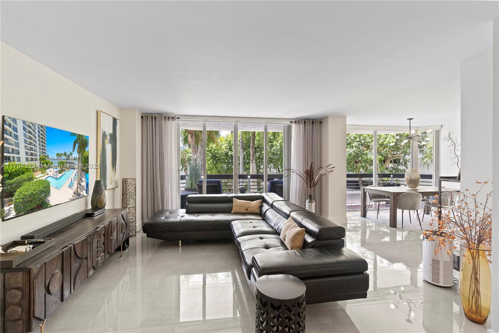 Aventura, Florida, 33180, United States, 2 Bedrooms Bedrooms, ,2 BathroomsBathrooms,Residential,For Sale,1804609