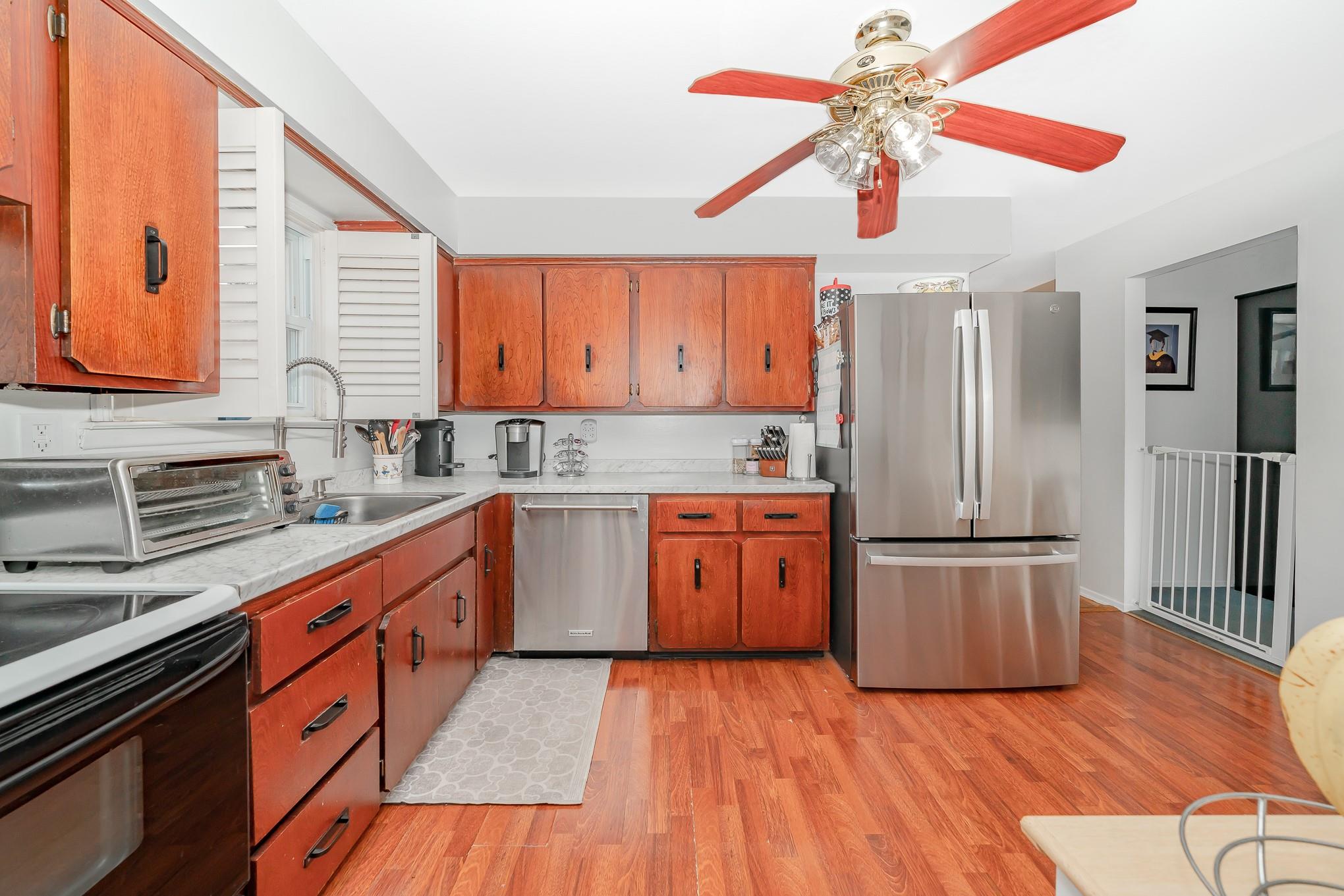 Franklin Square, New York, 11010, United States, 5 Bedrooms Bedrooms, ,2 BathroomsBathrooms,Residential,For Sale,1974579