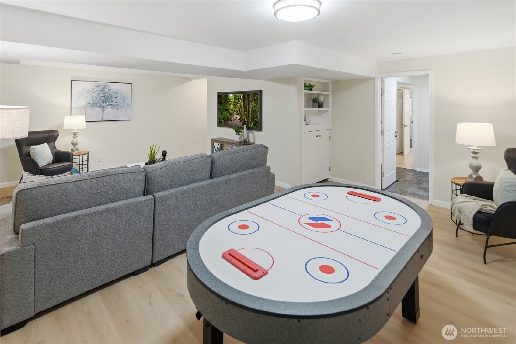 Kirkland, Washington, 98033, United States, 4 Bedrooms Bedrooms, ,3 BathroomsBathrooms,Residential,For Sale,1995670