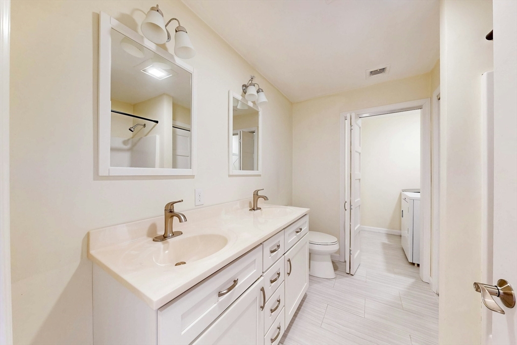 Lynn, Massachusetts, 01905, United States, 2 Bedrooms Bedrooms, ,2 BathroomsBathrooms,Residential,For Sale,1976734