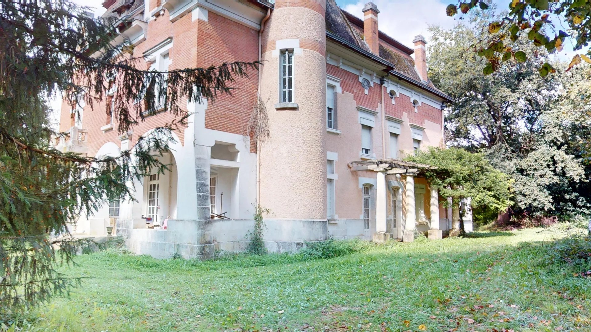 Montauban, Occitanie, 82000, FR, 8 Bedrooms Bedrooms, ,Residential,For Sale,1998333